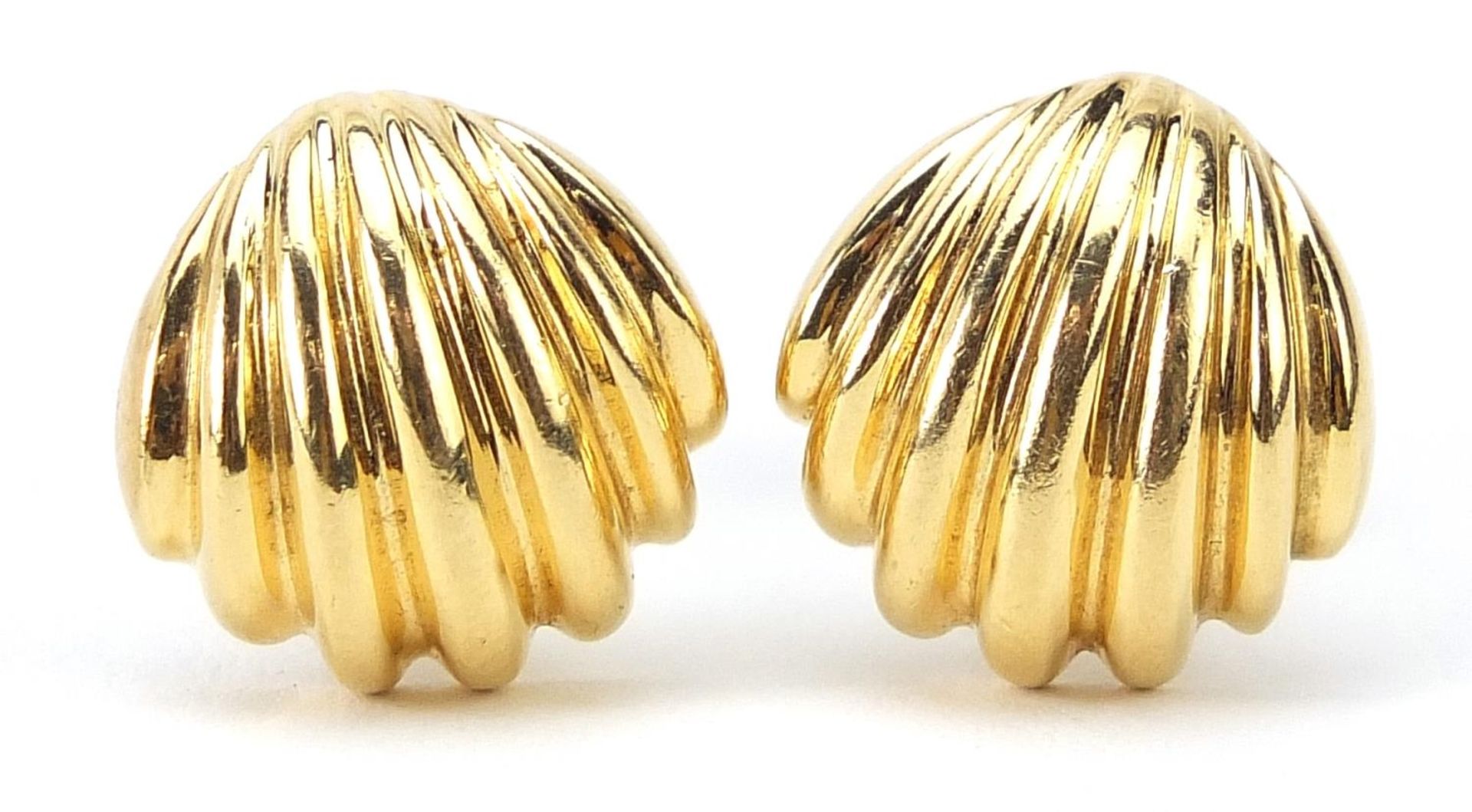 Tiffany & Co, pair of 18ct gold scallop shell cufflinks, 2.5cm in length, 27.5g