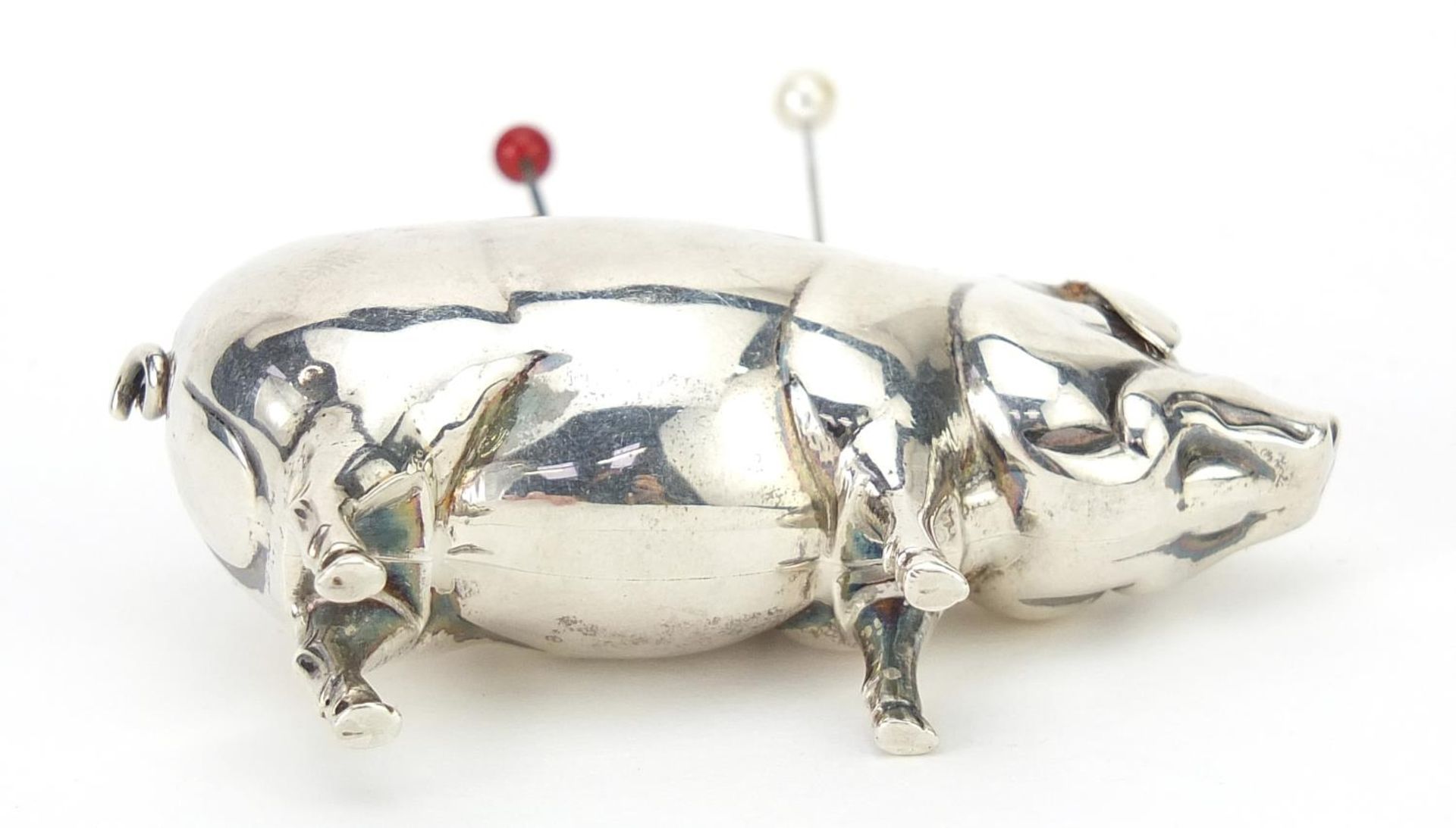 Sydney & Co, Edwardian silver pig pin cushion, Birmingham 1905, 6.7cm in length, 16.0g - Image 3 of 4