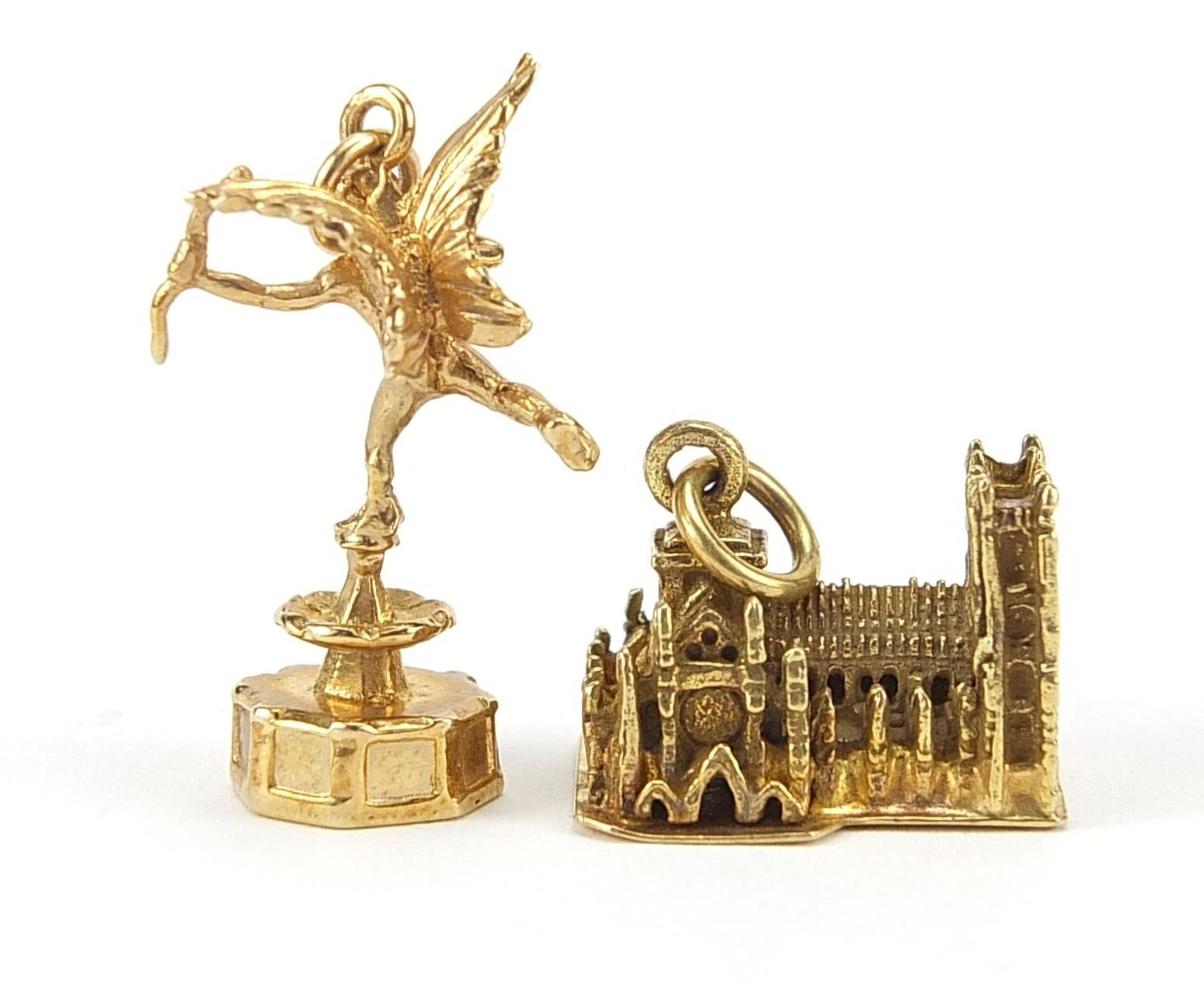 Two 9ct gold charms comprising Westminster Abbey and Eros, the largest 2.3cm high, total 10.0g - Bild 2 aus 4