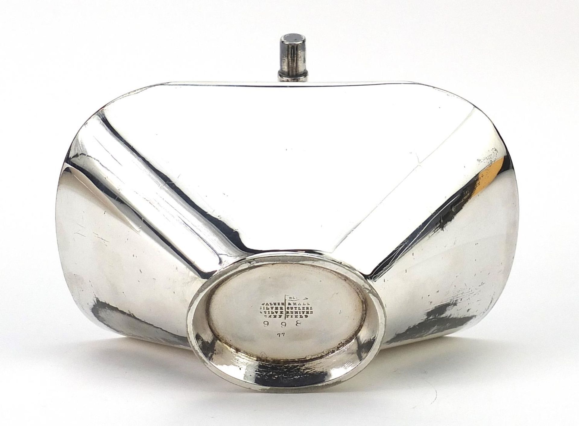 Christopher Dresser for Walker & Hall, silver plated sugar basin and trowel, numbered 998, 12.2cm - Image 3 of 4