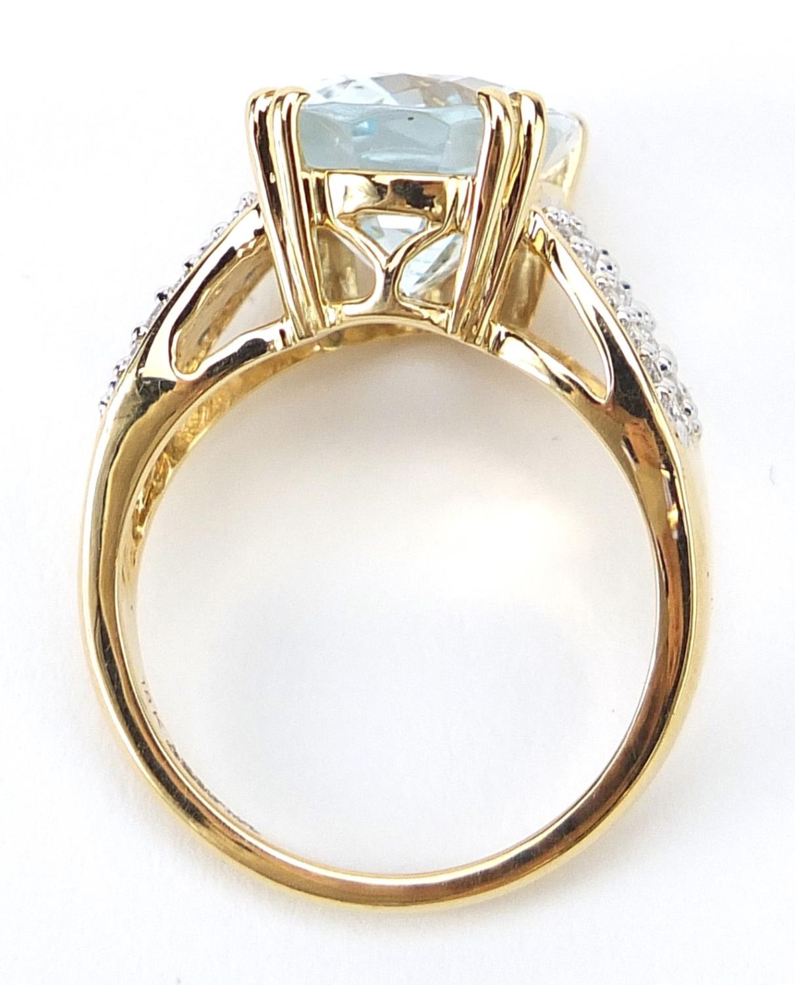 Lorique, 18ct gold aquamarine and diamond ring, the aquamarine approximately 6.2ct, size N, 7.7g - Bild 4 aus 5