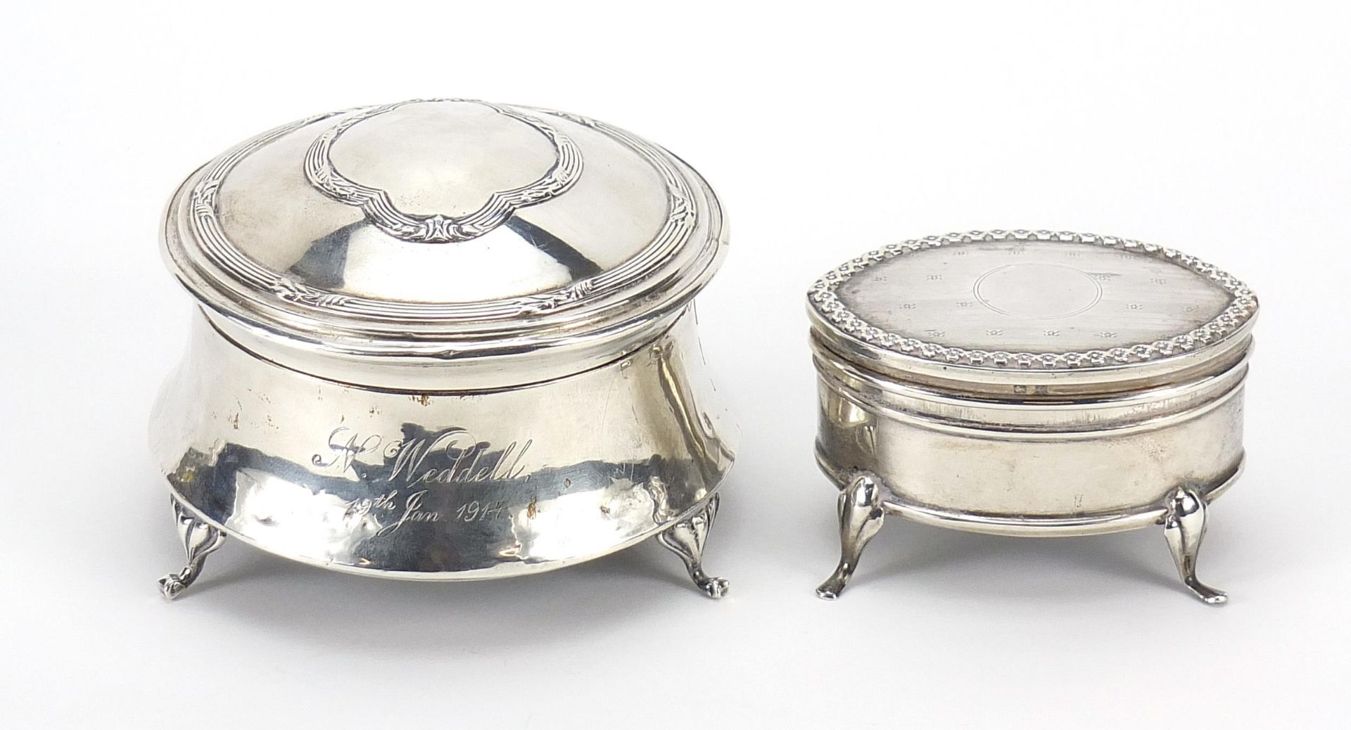 Two George V silver jewel boxes, Birmingham 1913 and London 1914, the largest 9cm in diameter, total