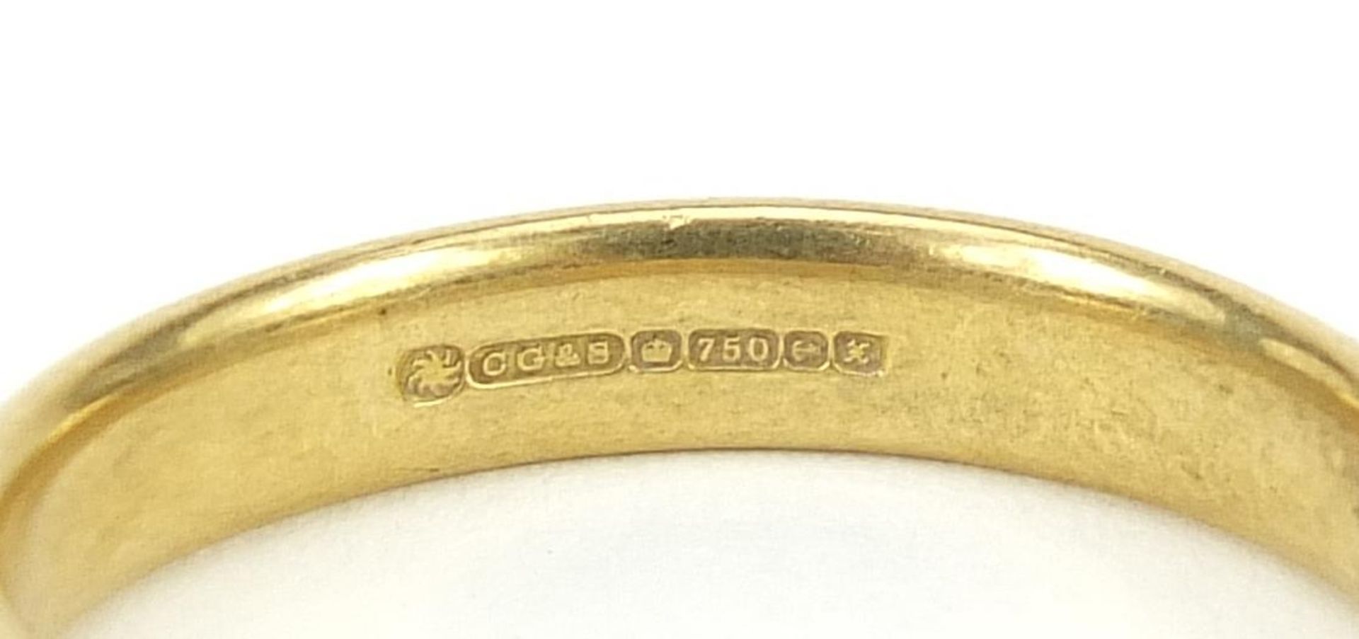 Four gold rings comprising one 22ct gold, size K, 4.0g, two 18ct gold, sizes J and Q, 7.6g and one - Image 6 of 8