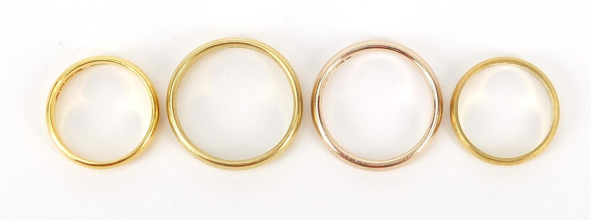 Four gold rings comprising one 22ct gold, size K, 4.0g, two 18ct gold, sizes J and Q, 7.6g and one - Image 4 of 8