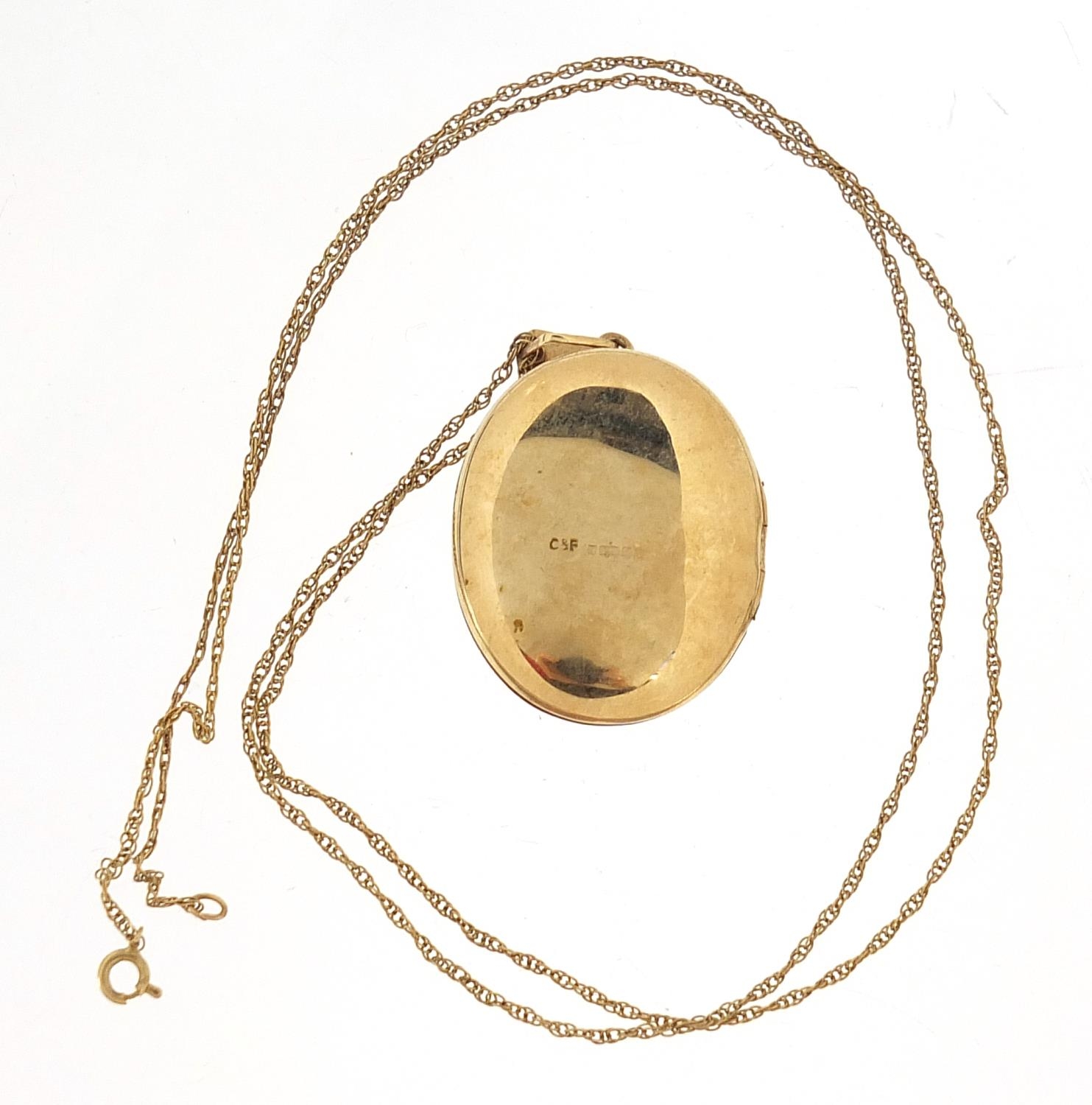 Oval 9ct cold locket engraved with flowers on a 9ct gold rope twist necklace, 3.4cm high and 62cm in - Image 3 of 4