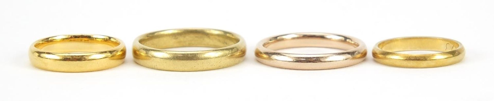 Four gold rings comprising one 22ct gold, size K, 4.0g, two 18ct gold, sizes J and Q, 7.6g and one - Image 2 of 8