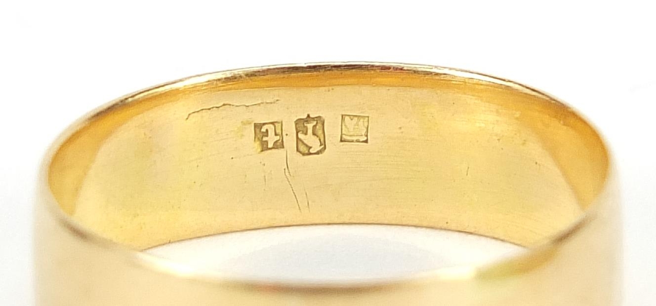 Gold rings comprising two 18ct gold, size O and T, 9.0g and one other with indistinct marks, size R, - Image 5 of 7