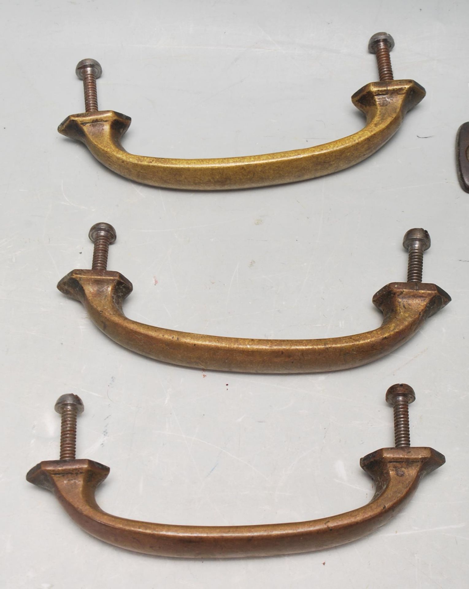 FIVE PAIRS OF EARLY 20TH CENTURY BRASS DOOR / CHEST OF DRAWER HANDLES - Image 3 of 5