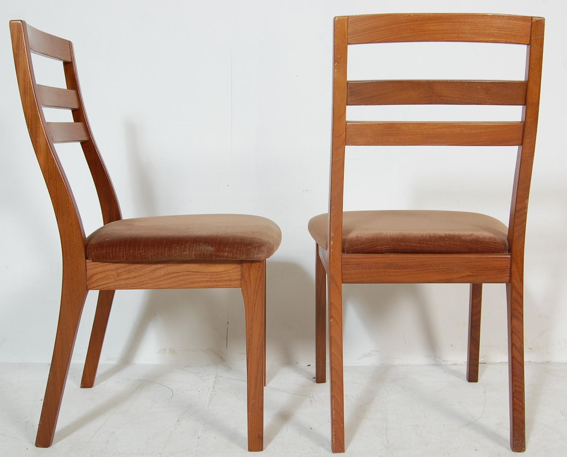 A VINTAGE 20TH CENTURY NATHAN TEAK WOOD OVAL DINING TABLE AND FOUR CHAIRS - Image 8 of 9