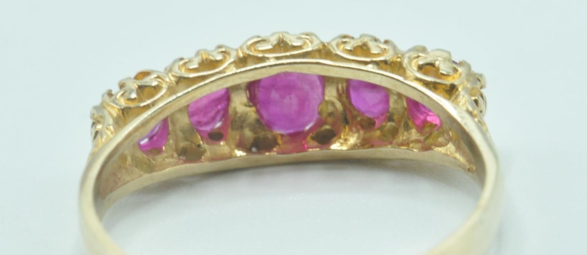 9CT GOLD AND PINK STONE FIVE STONE RING - Image 4 of 6