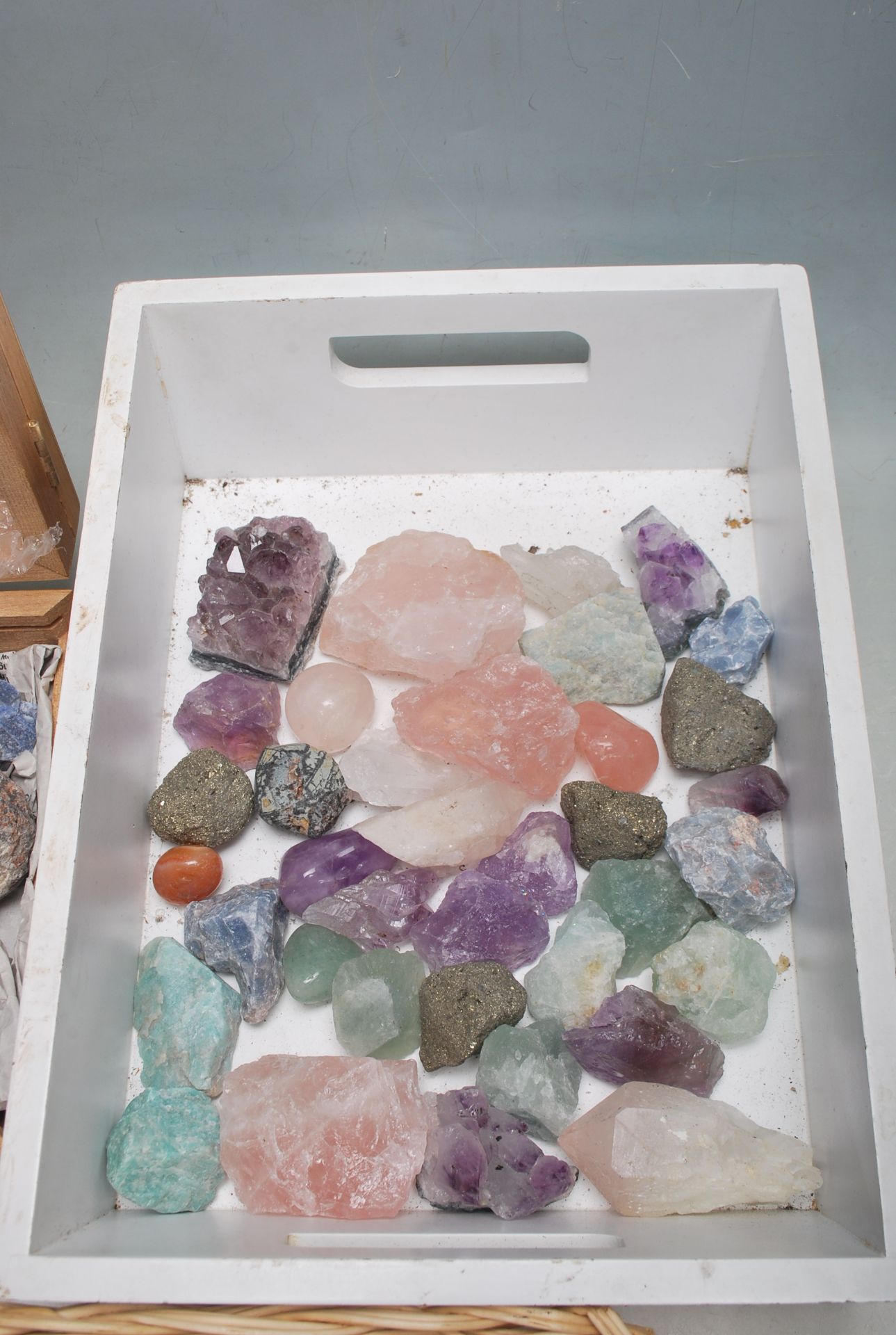 LARGE QUANTITY OF VINTAGE MINERAL CRYSTALS - Image 5 of 11