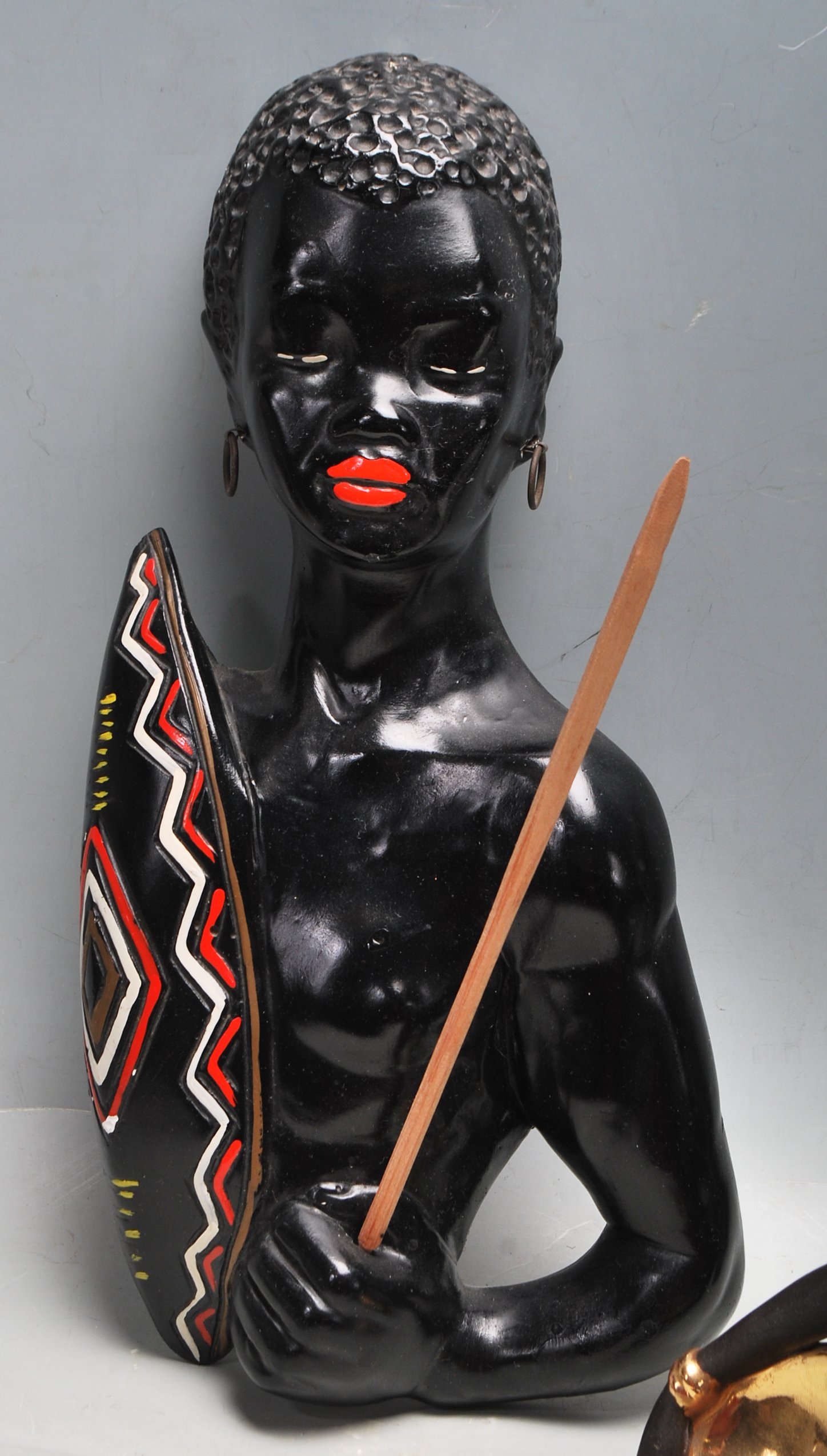 COLELCTION OF FOUR VINTAGE 1950S BLACKAMOOR DECORATIVE PLAQUES AND FIGURINES - Image 2 of 6