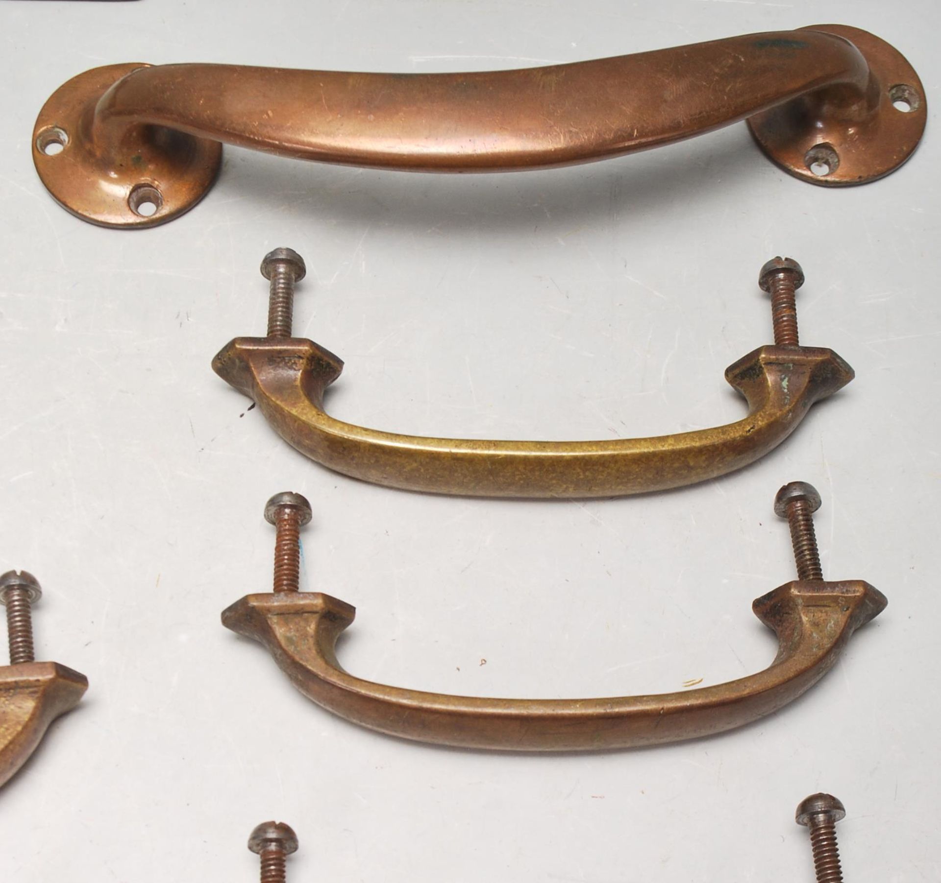 FIVE PAIRS OF EARLY 20TH CENTURY BRASS DOOR / CHEST OF DRAWER HANDLES - Image 5 of 5