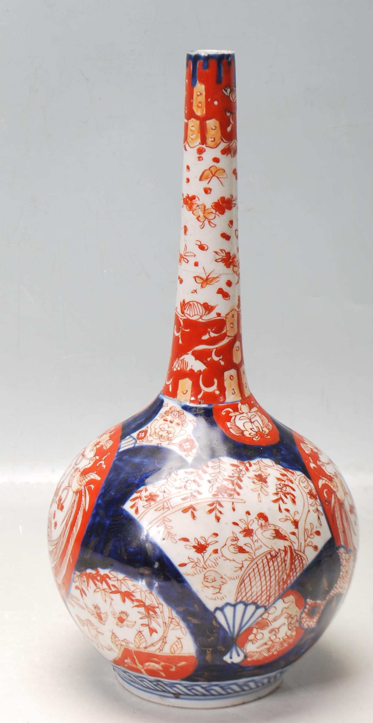 19TH CENTURY CHINESE IMARI PATTERN STEM VASE - Image 2 of 8