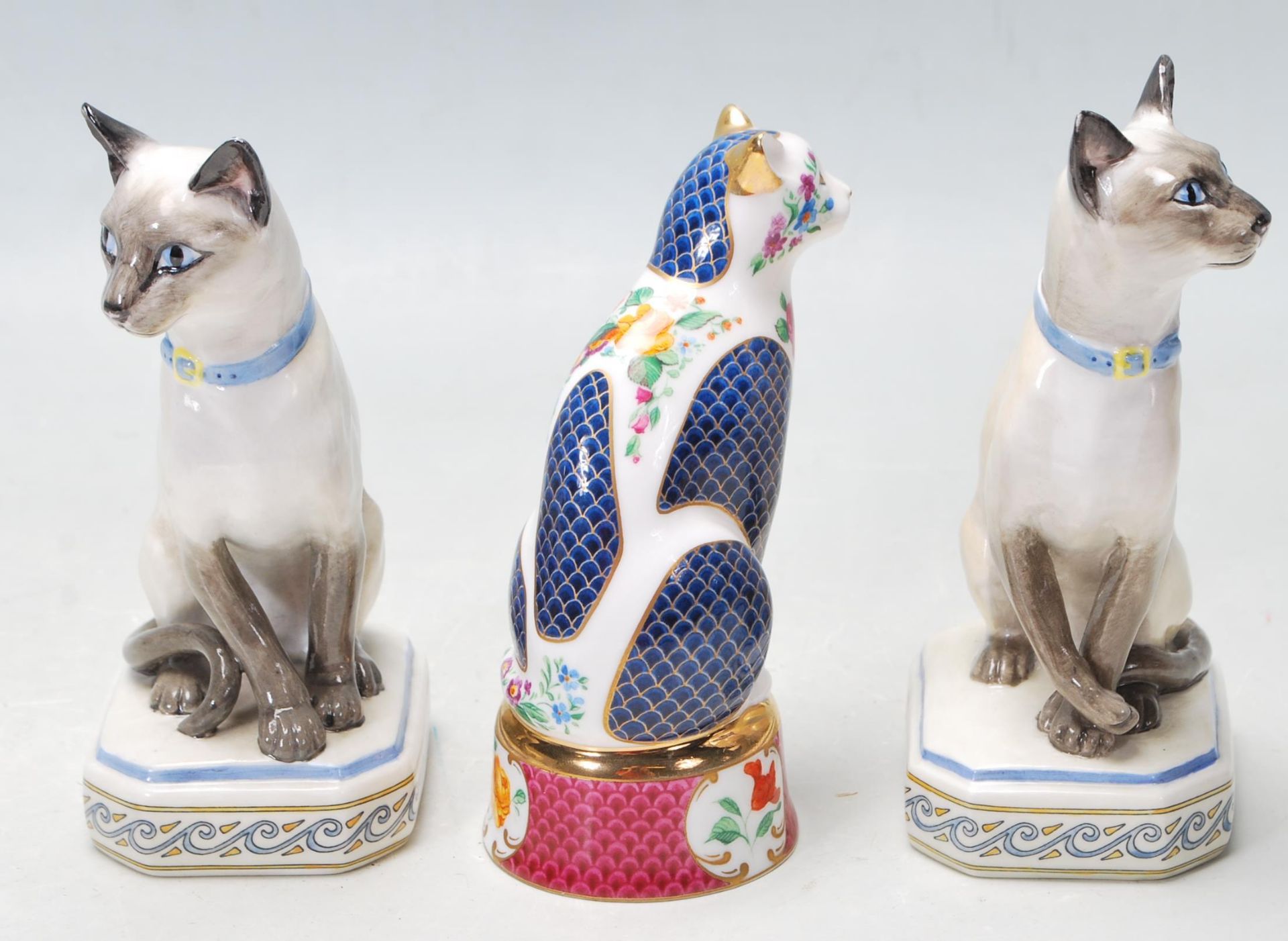 THREE CAT FIGURINES BY ROYAL WORCESTER AND HALCYON DAYS TO INCLUDE THE SIAMESE CAT AND GILES CAT. - Image 2 of 8