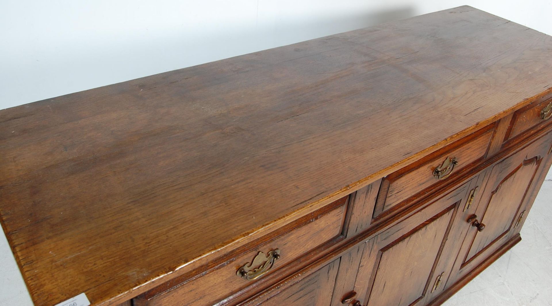 TITCHMARSH & GOODWIN LARGE OAK SIDEBOARD DRESSER - Image 2 of 6