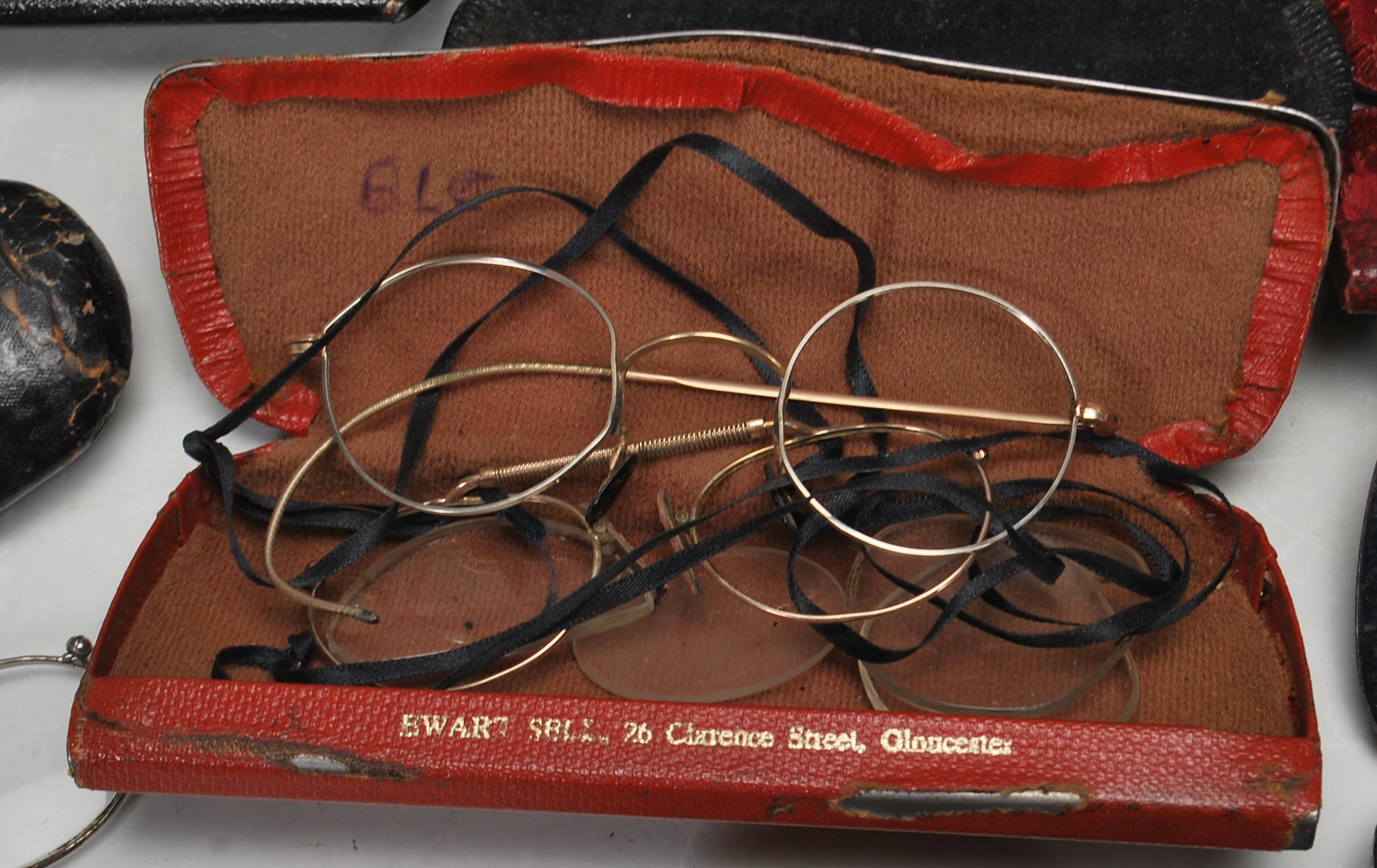 LARGE QUANTITY OF ANTIQUE AND VINTAGE SPECTACLES - Image 6 of 8