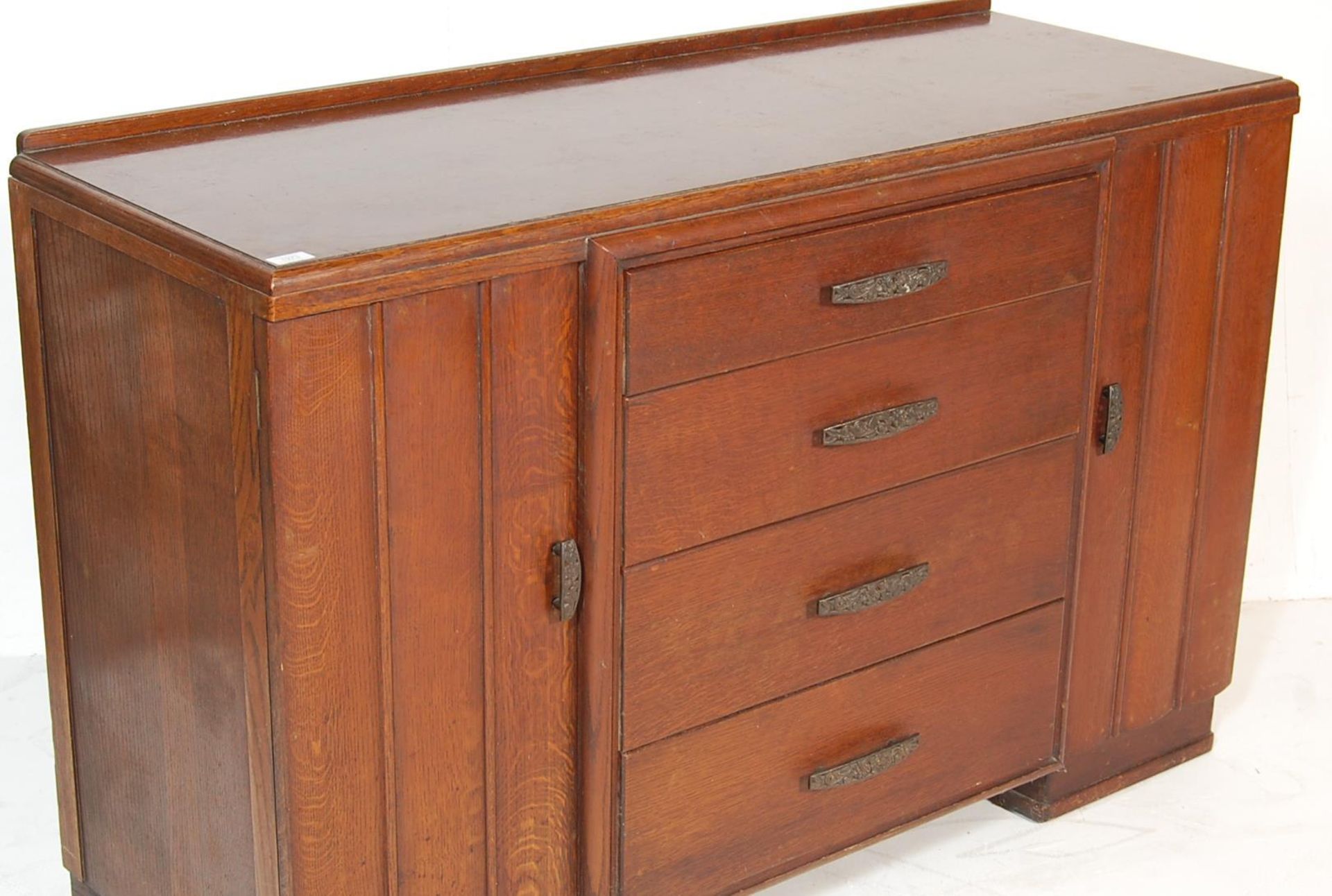 1930’S ART DECO OAK SIDEBOARD DRESSER WITH DRAWERS AND CUPBOARD - Image 2 of 6