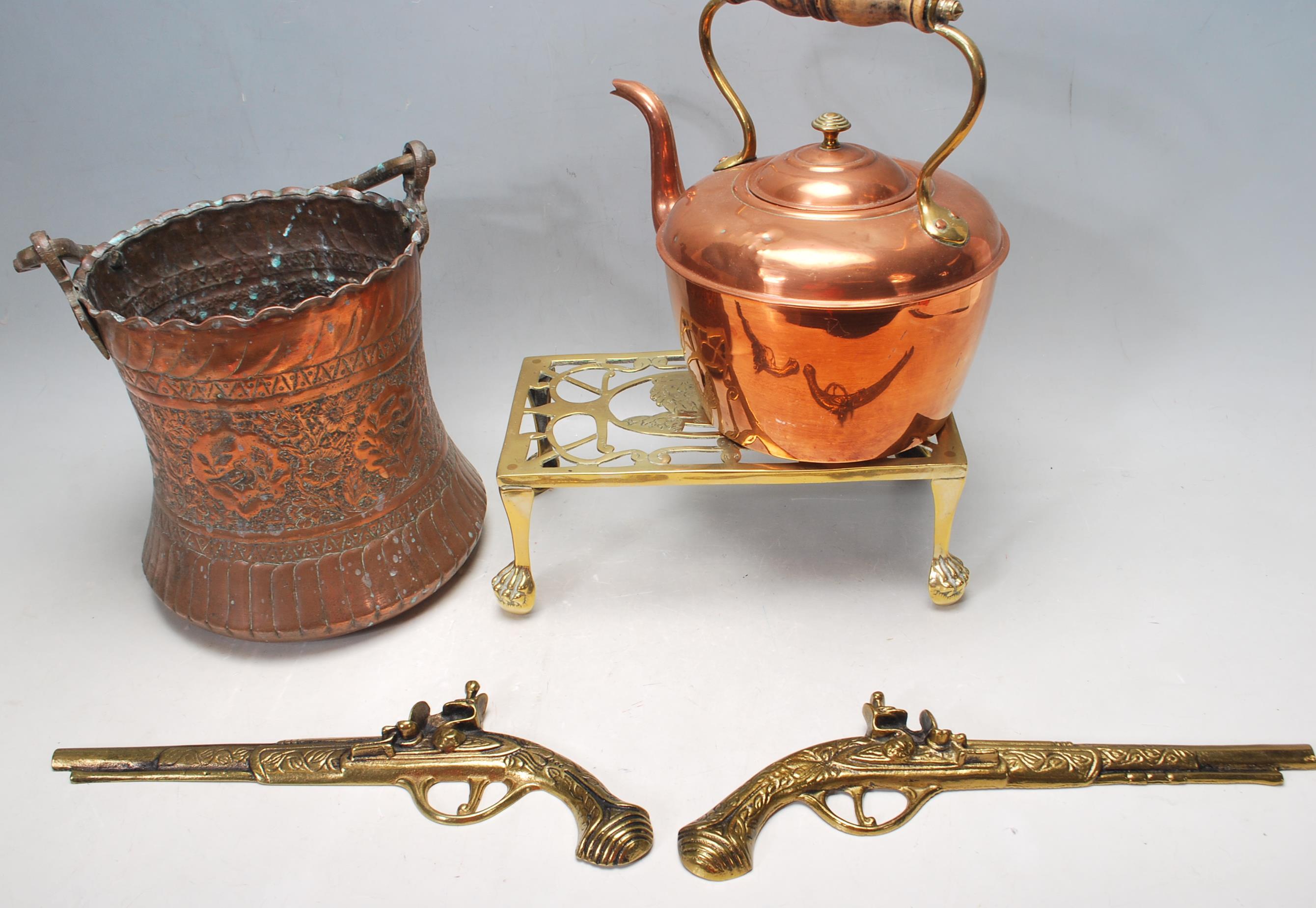 EARLY 20TH CENTURY ARTS AND CRAST COPPER BUCKET, COPPER KETTLE AND BRASS TRIVET