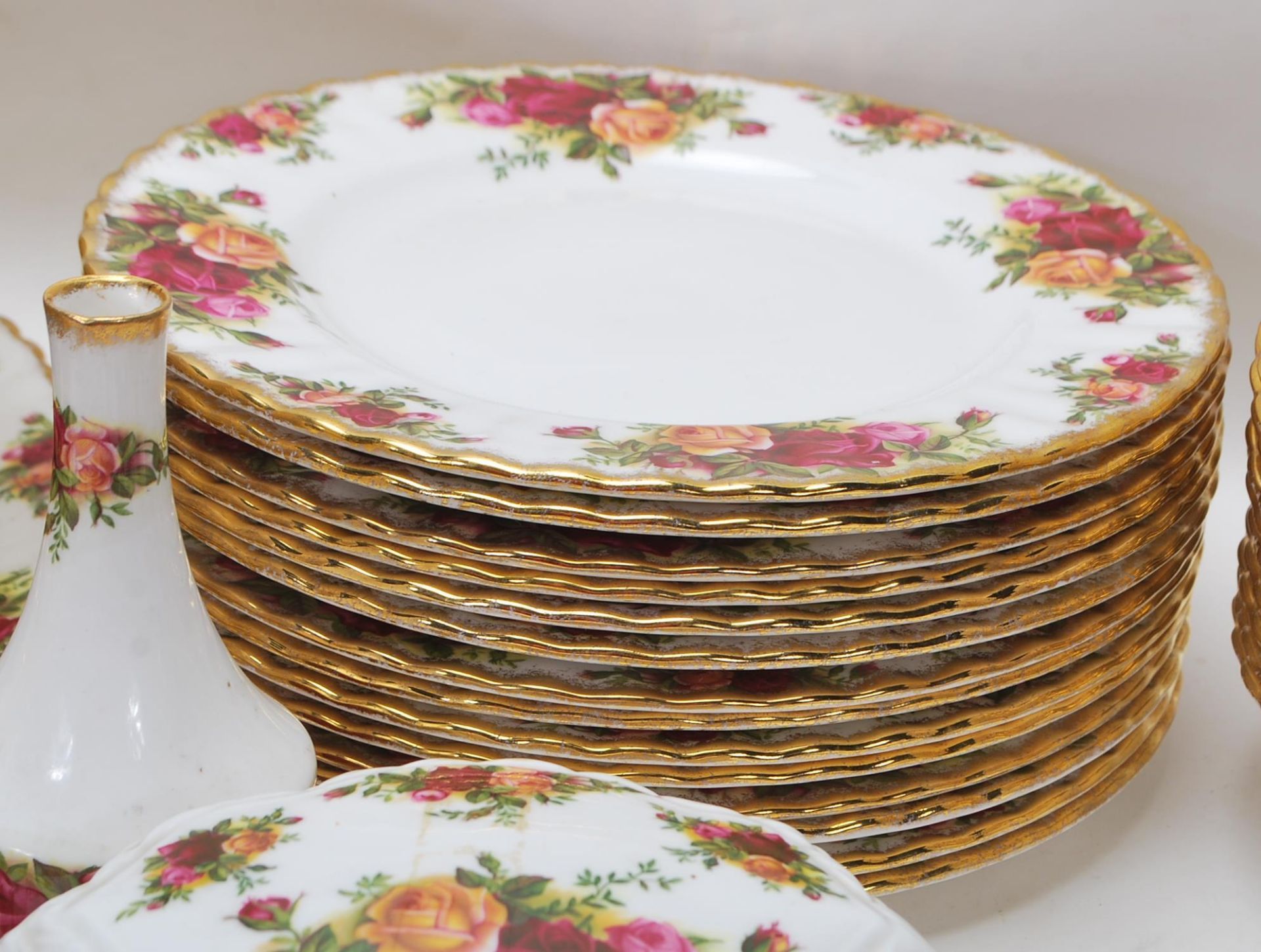 LARGE ROYAL ALBERT OLD CONTRY ROSES DINING SERVICE - Image 6 of 11