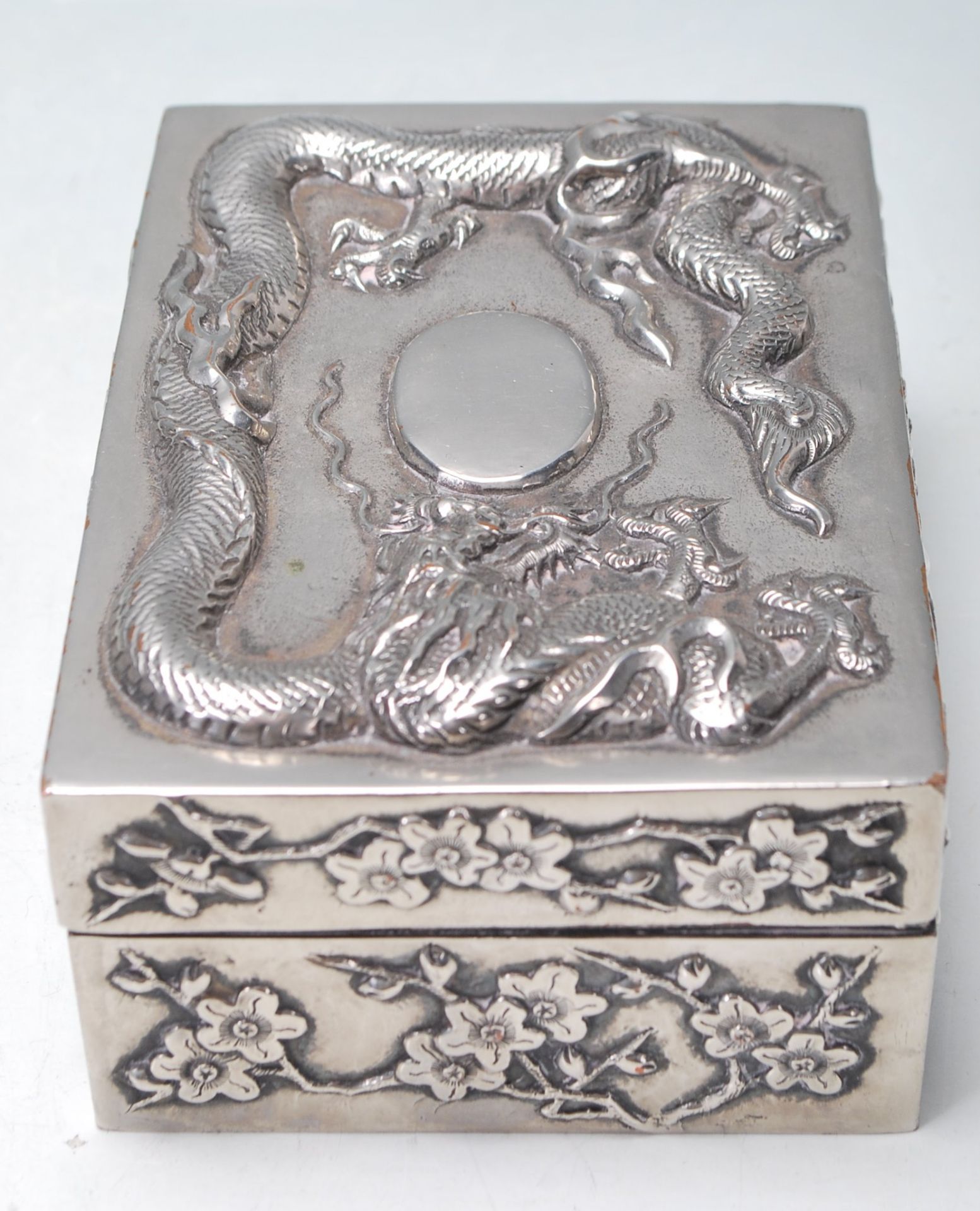 ANTIQUE CHINESE ORIENTAL WHITE METAL BOX / CIGARETTE BOX - Image 3 of 5