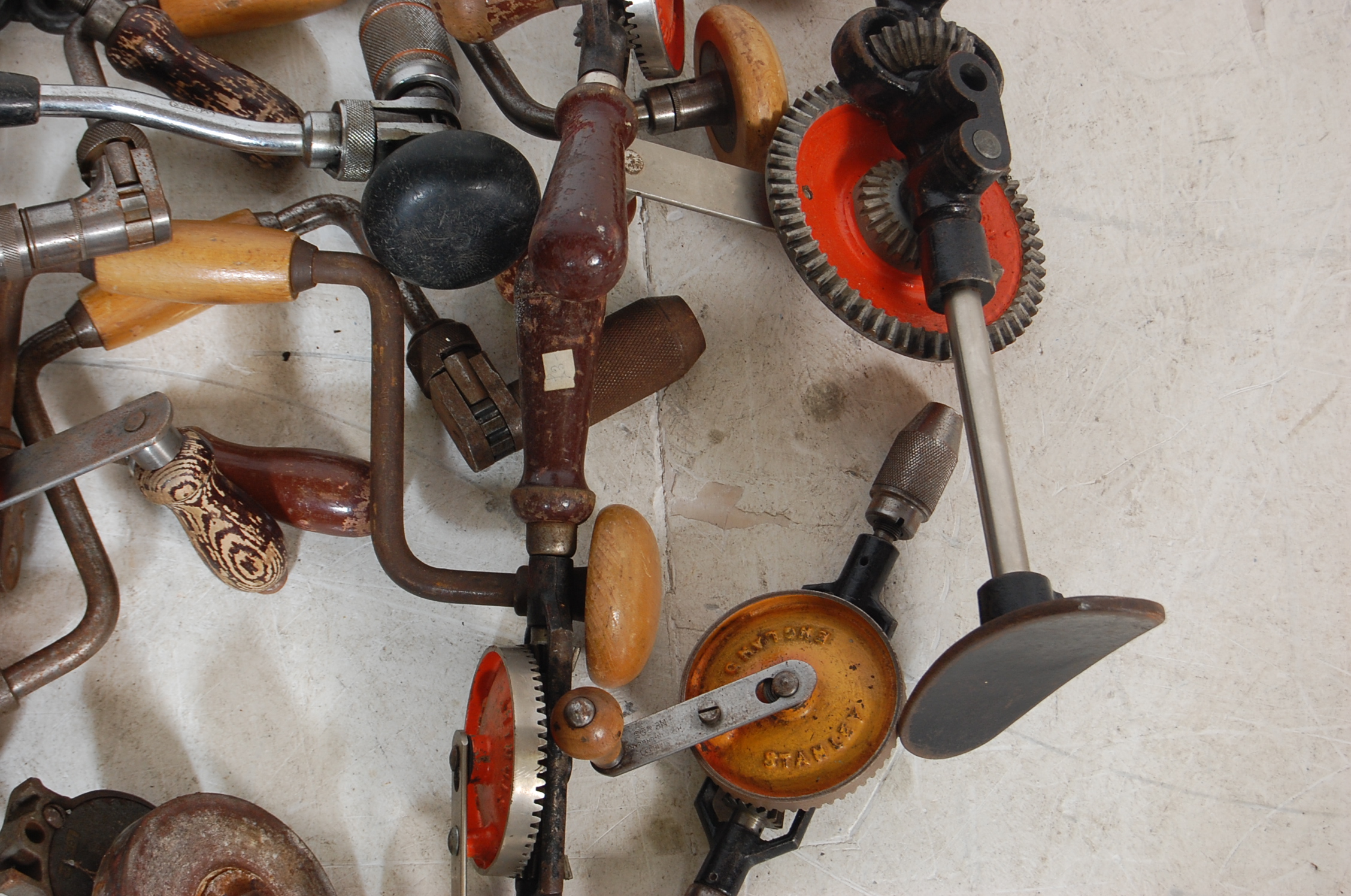 LARGE QUANTITY OF VINTAGE WOODWORKING TOOLS - Image 21 of 23
