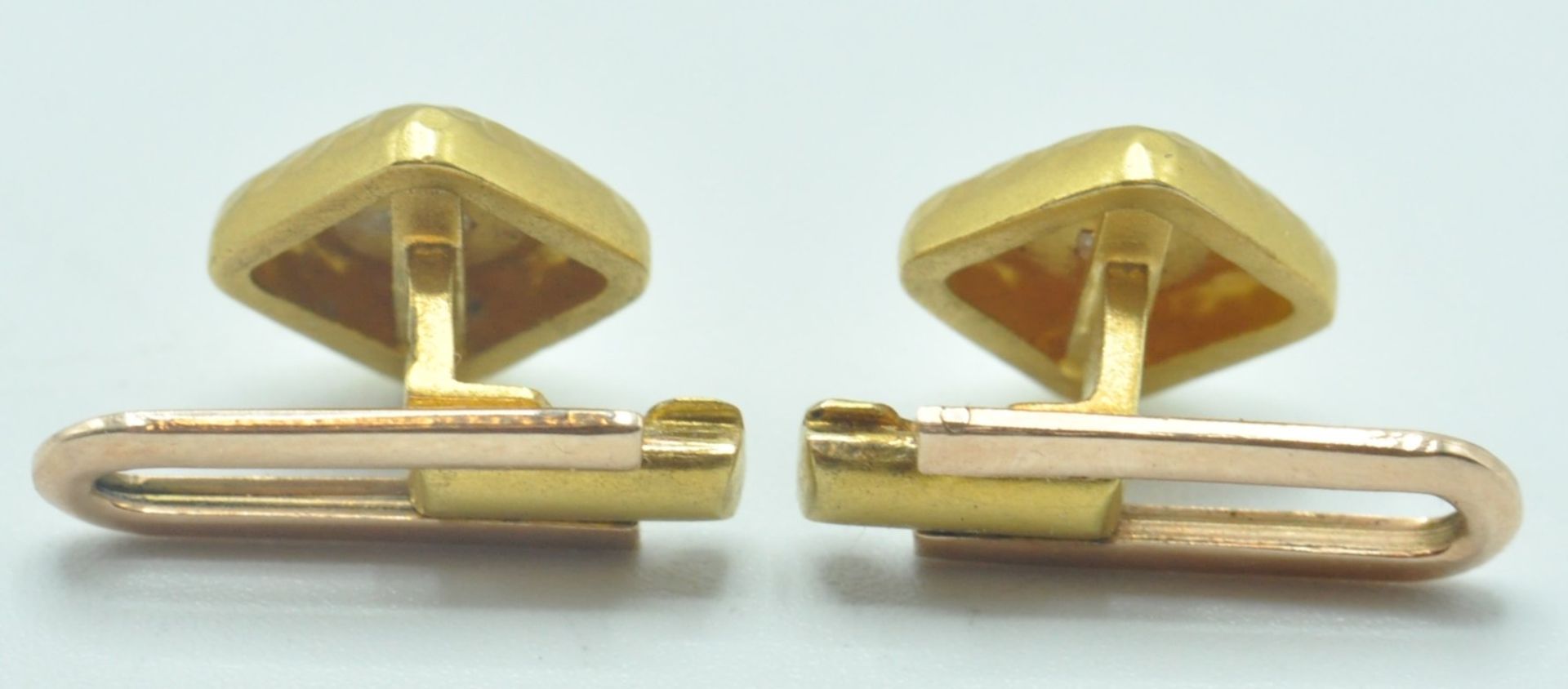VINTAGE 14CT GOLD & DIAMOND HAMMERED DESIGN CUFFLINKS - Image 4 of 7