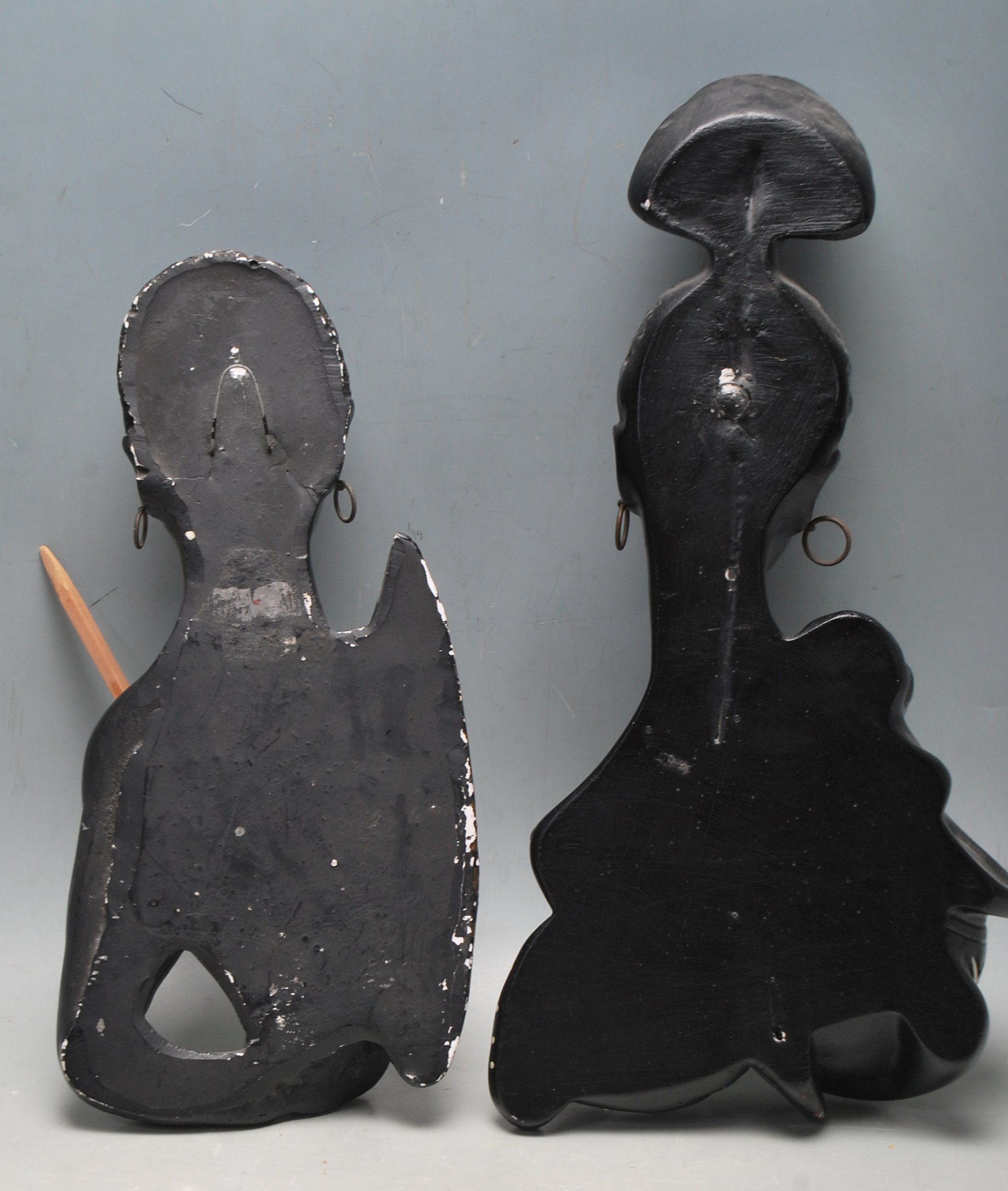 COLELCTION OF FOUR VINTAGE 1950S BLACKAMOOR DECORATIVE PLAQUES AND FIGURINES - Image 6 of 6