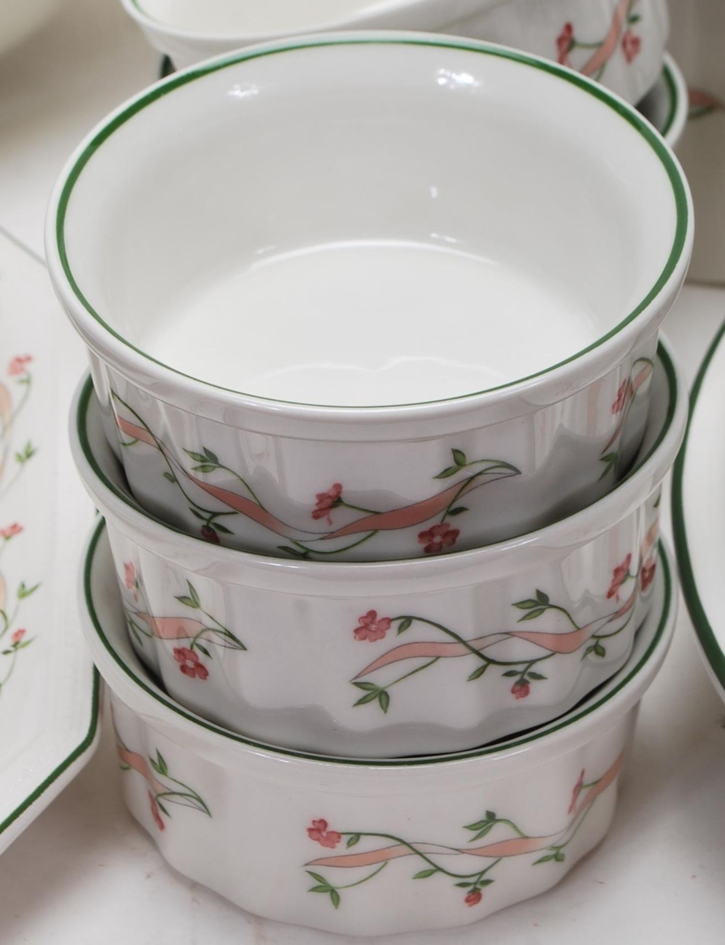 LAARGE DINNER SERVICE BY JOHNSON BROS ETERNAL BEAU - Image 9 of 19