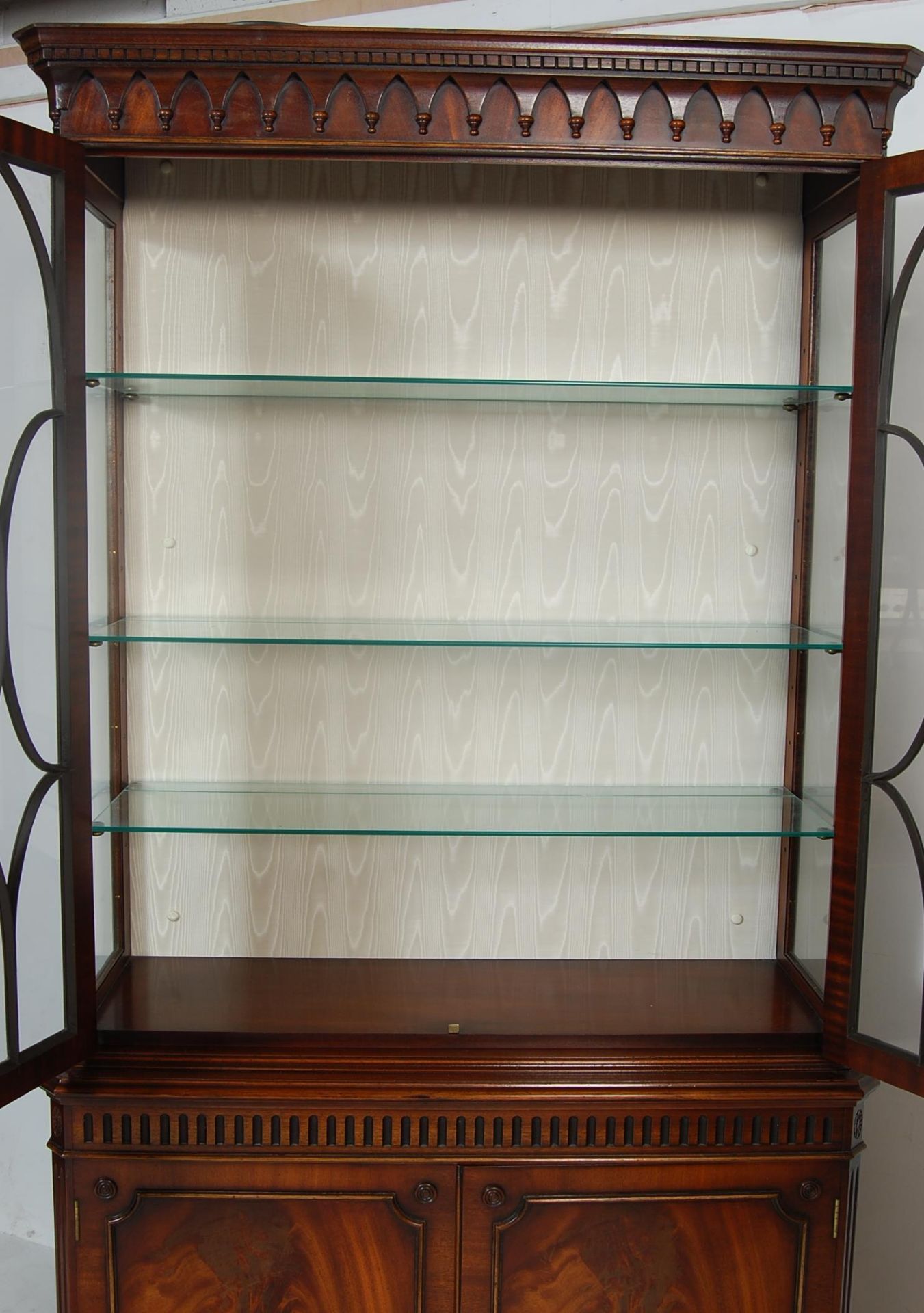 REGENCY REVIVAL MAHOGANY LIBRARY BOOKCASE CABINET - Image 3 of 5