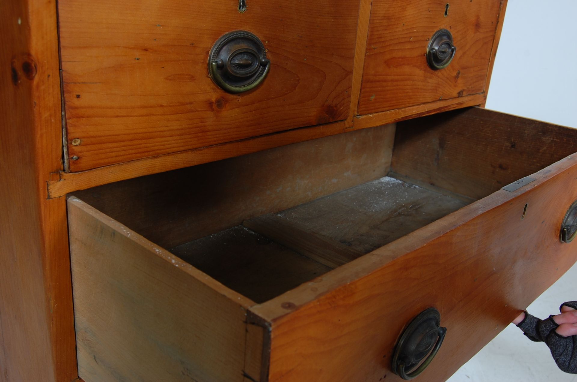 VICTORIAN 19TH CENTURY COTTAGE CHEST OF DRAWERS - Image 4 of 5