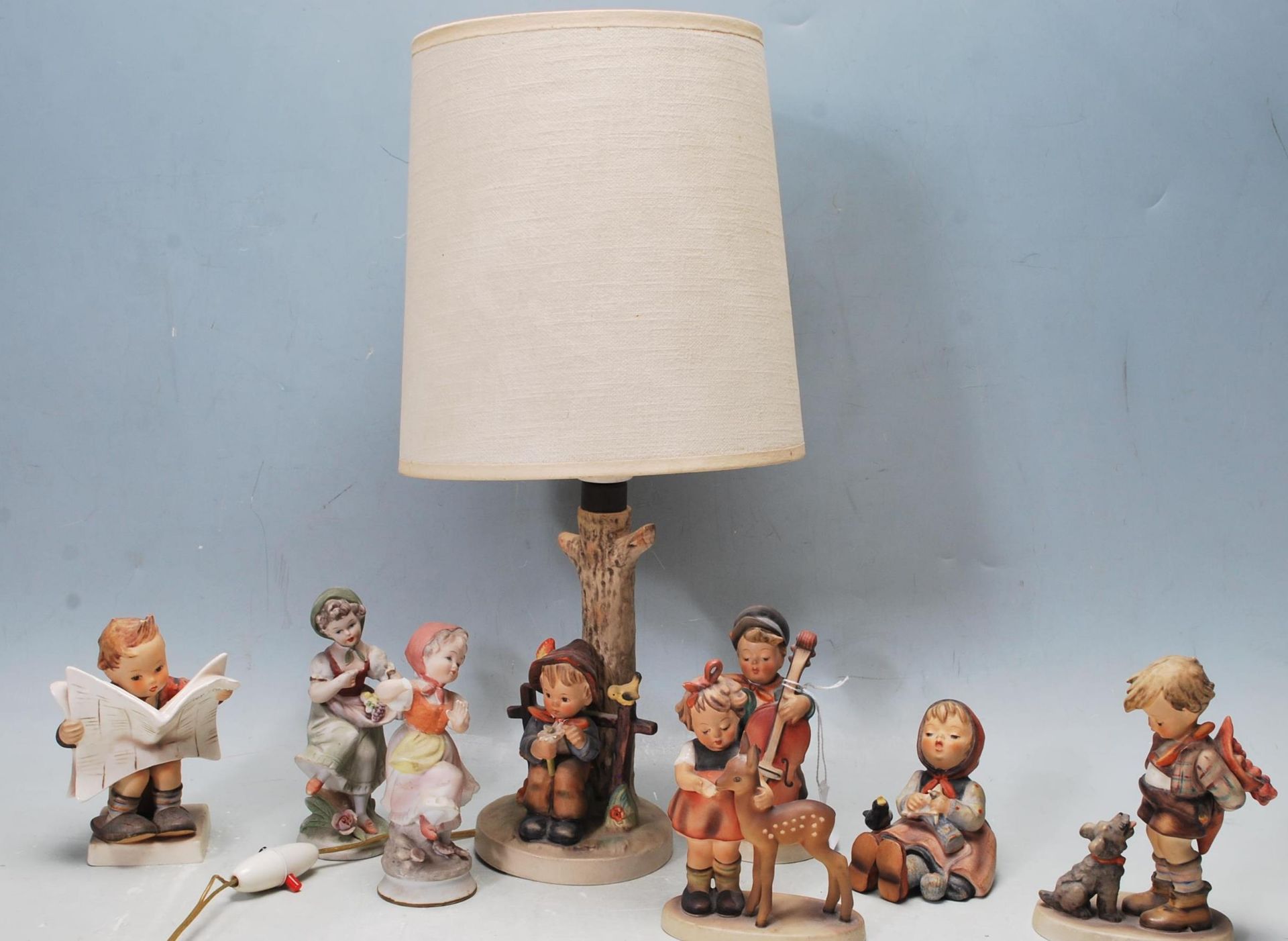 COLLECTION OF LATE 20TH VINTAGE CERAMIC FIGURINES