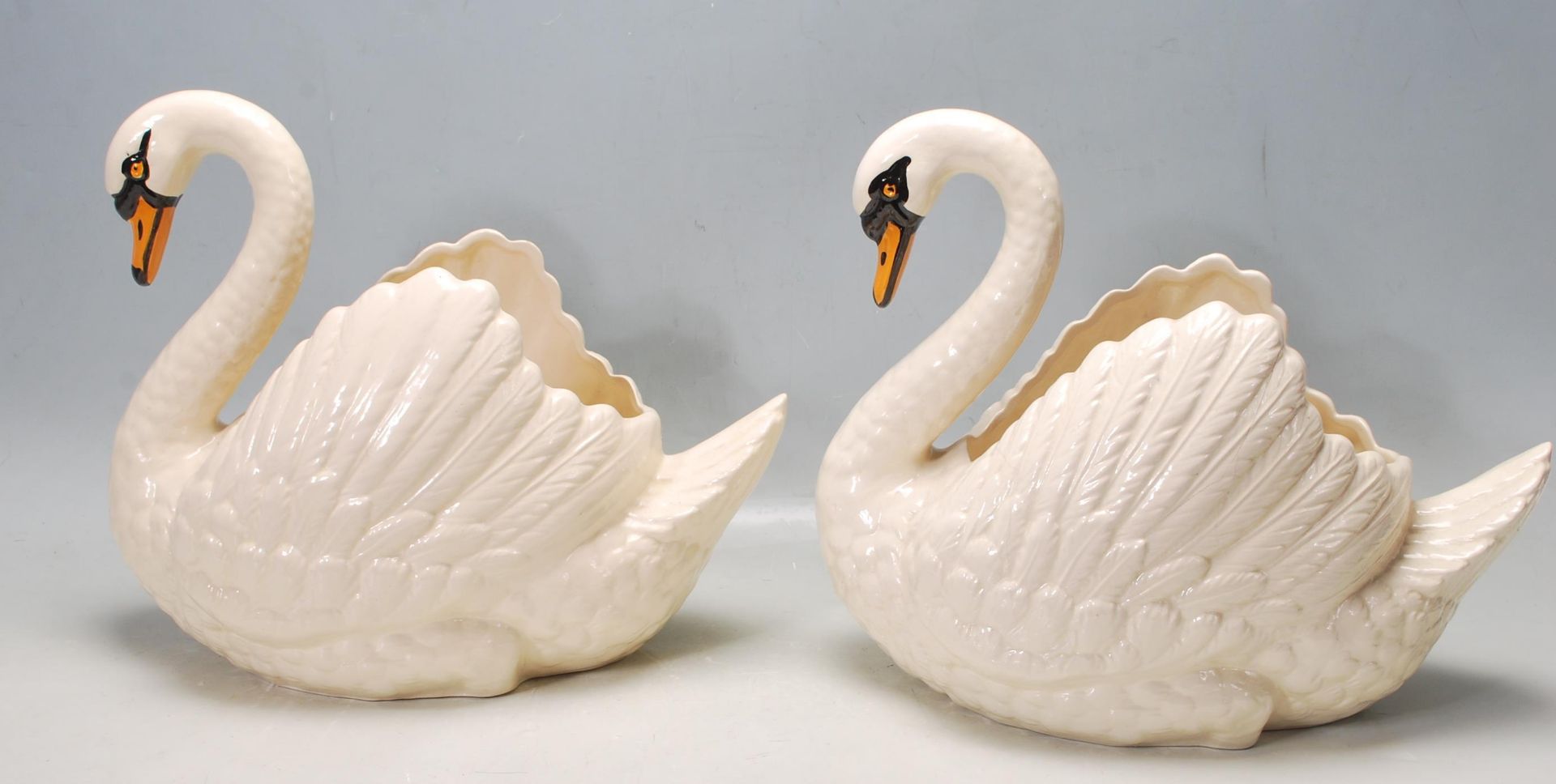 PAIR OF CERMAIC DARTMOUTH SWAN PLANTER - Image 3 of 6