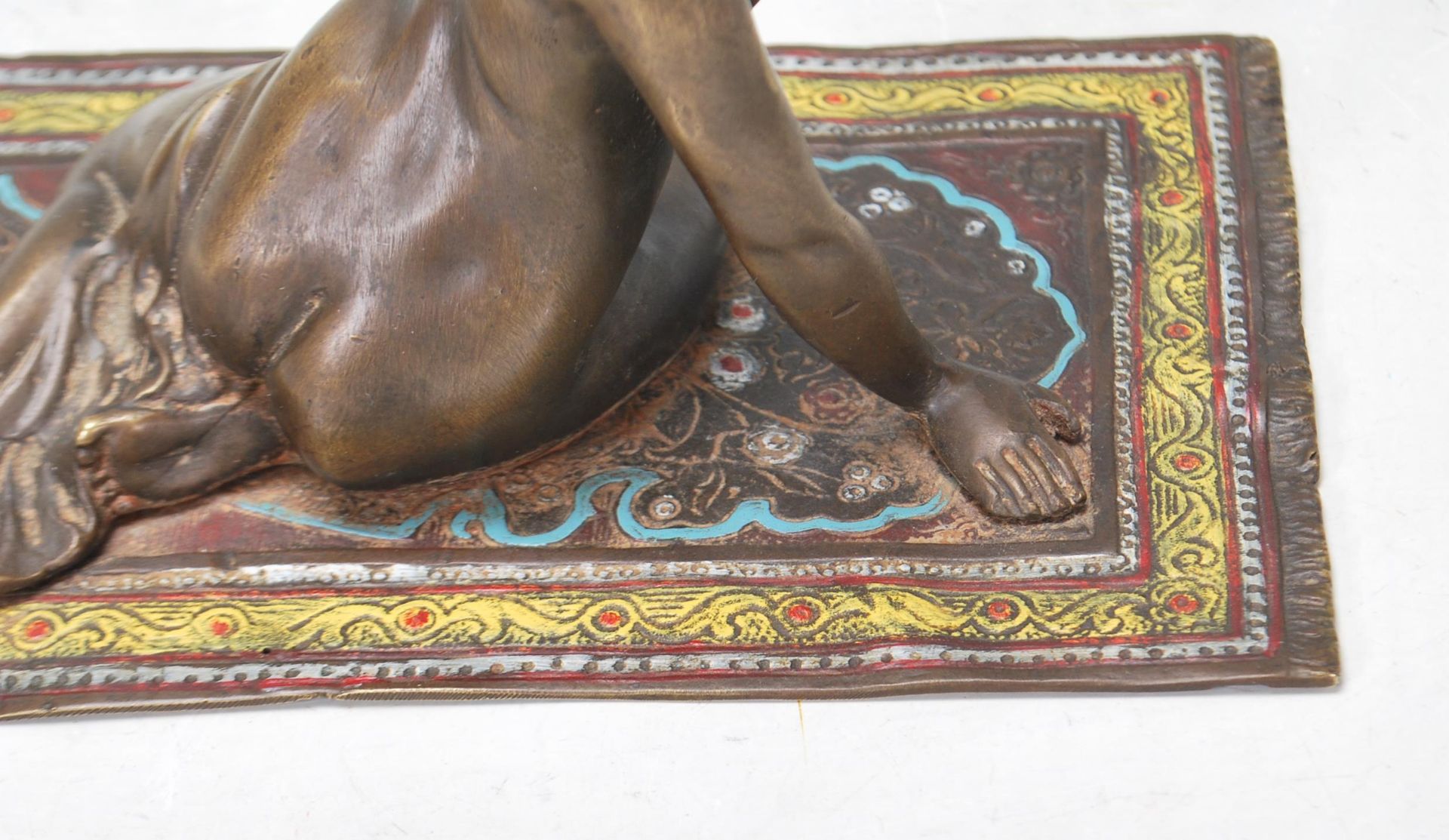 20TH CENTURY VIENNA BRONZE FIGURINE OF A LADY ON A RUG - Image 6 of 8
