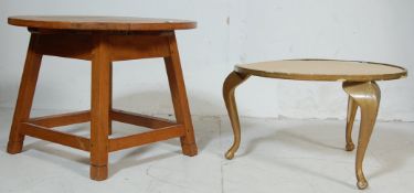 TWO MID CENTURY RETRO COFFEE TABLES / OCCASIONAL TABLE OF A CIRCULAR FORM