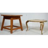 TWO MID CENTURY RETRO COFFEE TABLES / OCCASIONAL TABLE OF A CIRCULAR FORM