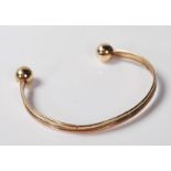 9CT GOLD / 375 MARKED WIRE WORK BANGLE BRACELET