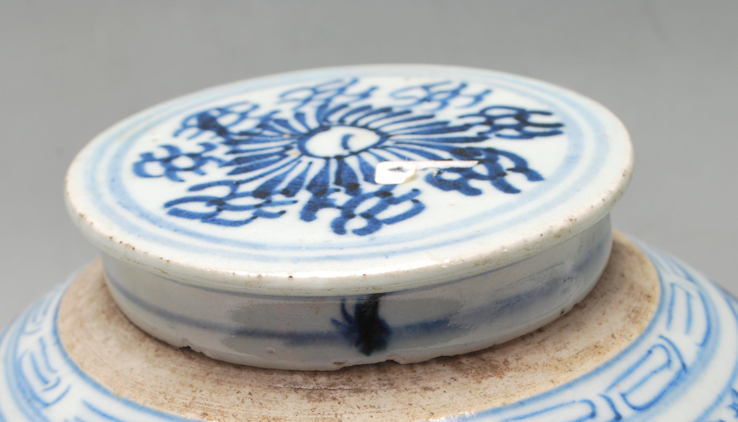 LATE 19TH CENTURY KANGXI CHINESE BLUE AND WHITE VASE - Image 3 of 9