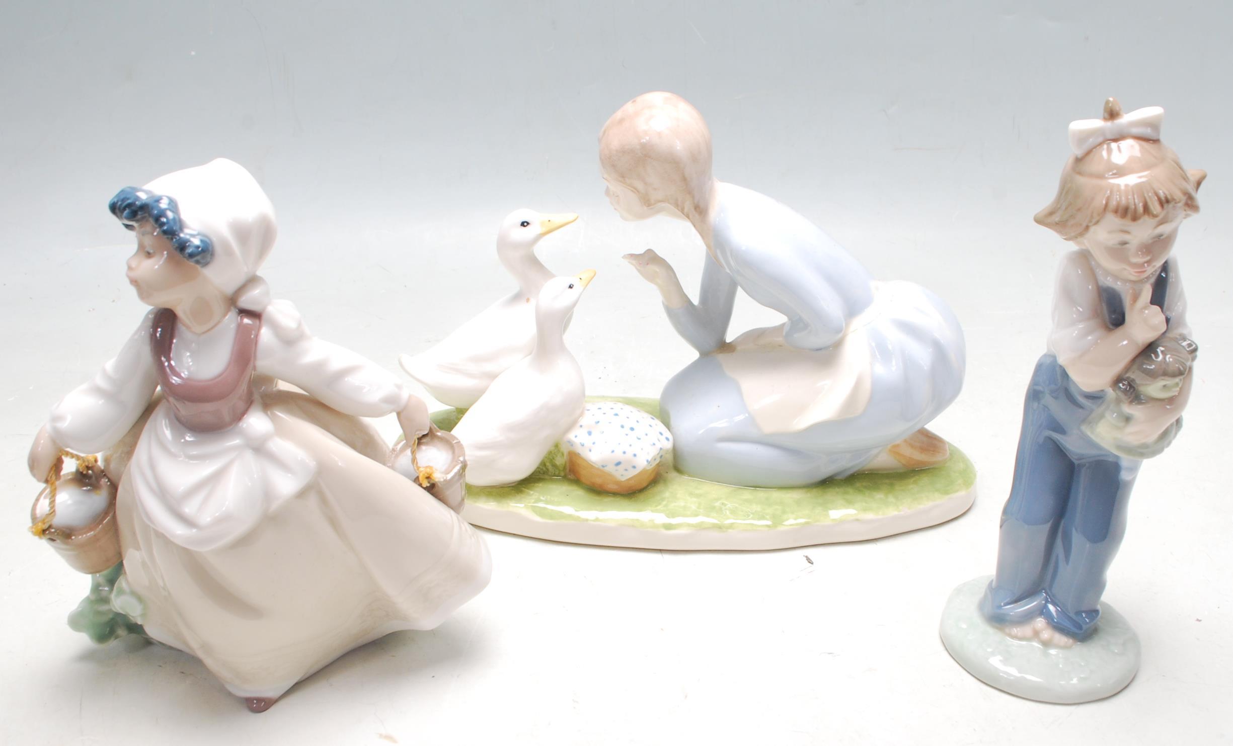 COLELCTION OF LATE 20TH CENTURY CERAMIC PORCELAIN NAO FIGURINES - Image 5 of 8