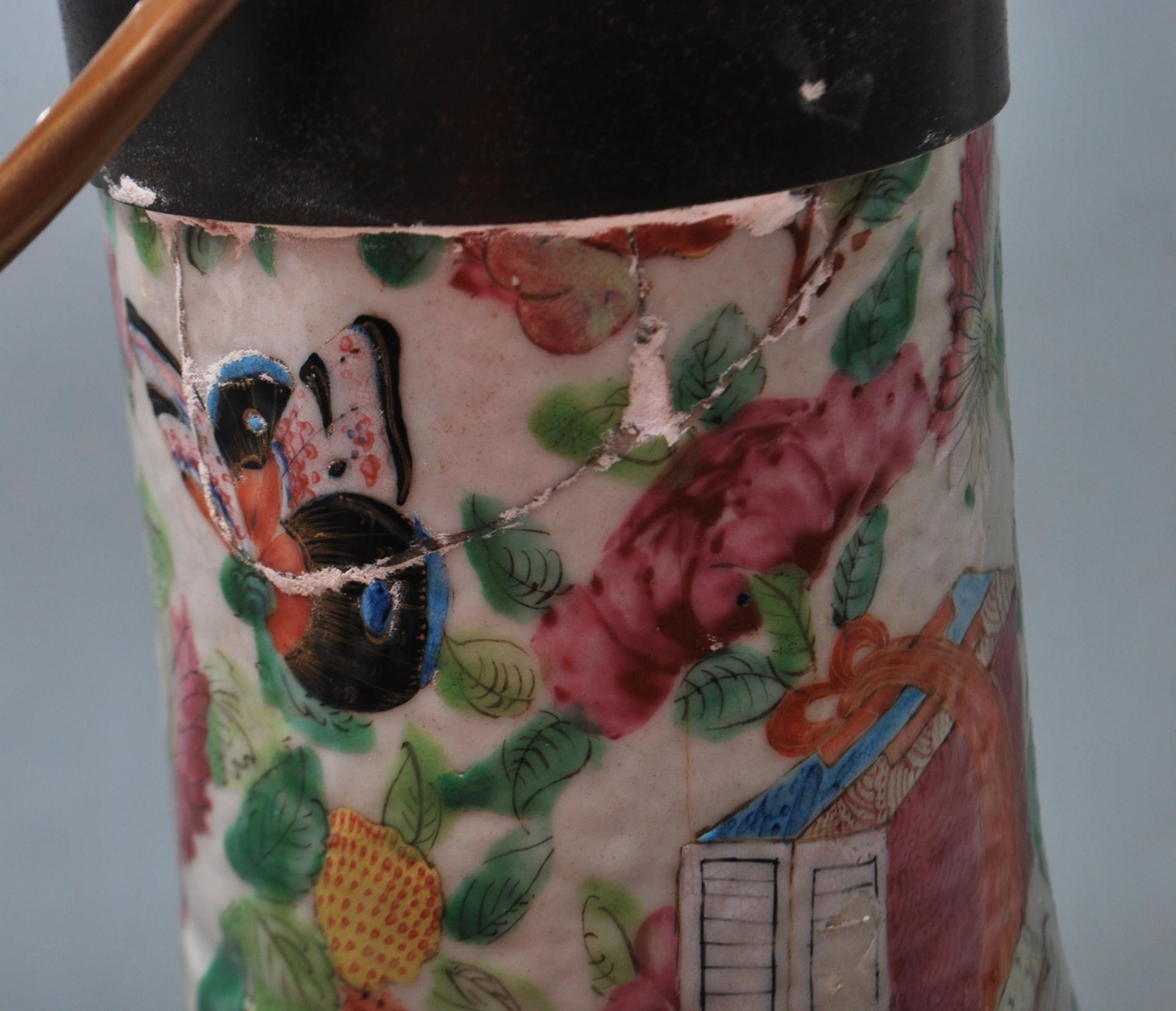 ANTIQUE CHINESE CANTON BOTTLE VASE - Image 9 of 9