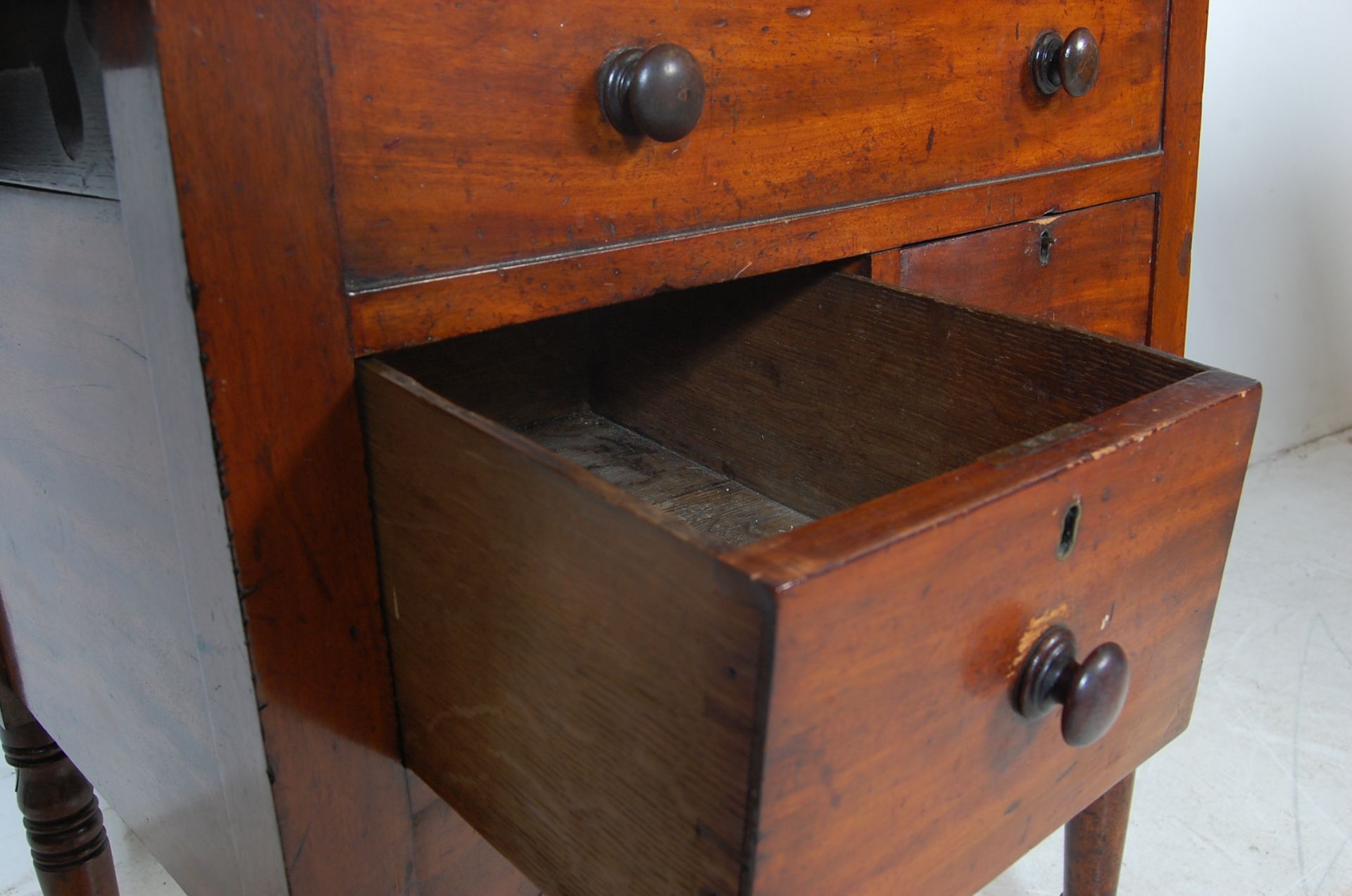 19TH CENTURY GEORGE III MAHOGANY WORK TABLE CHEST - Image 5 of 6