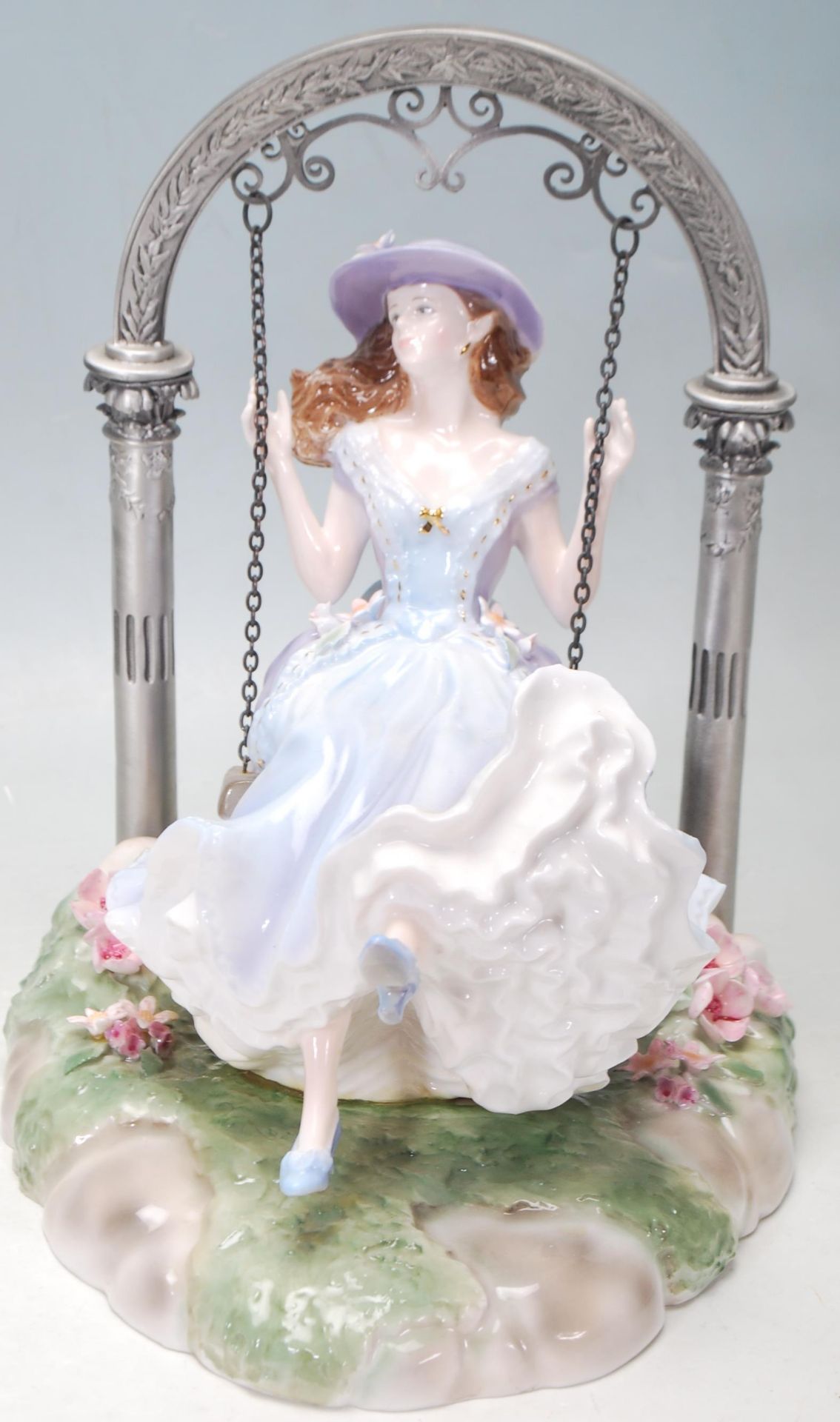 20TH CENTURY ROYAL WORCESTER LIMITED EDITION 50/250 CERAMIC FIGURINE - THE SWING - CW519 - Image 2 of 6