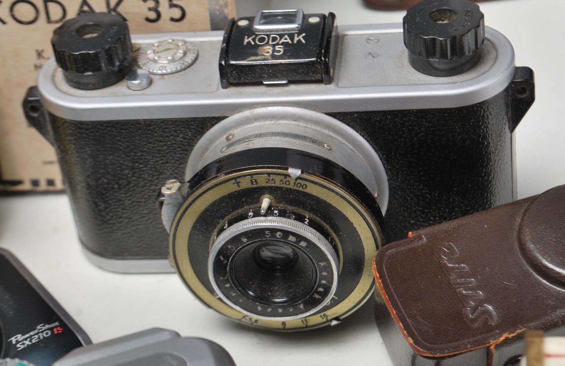 COLLECTION OF RETRO 20TH CENTURY 35MM CAMERAS AND DIGITAL CAMERAS - Image 10 of 11