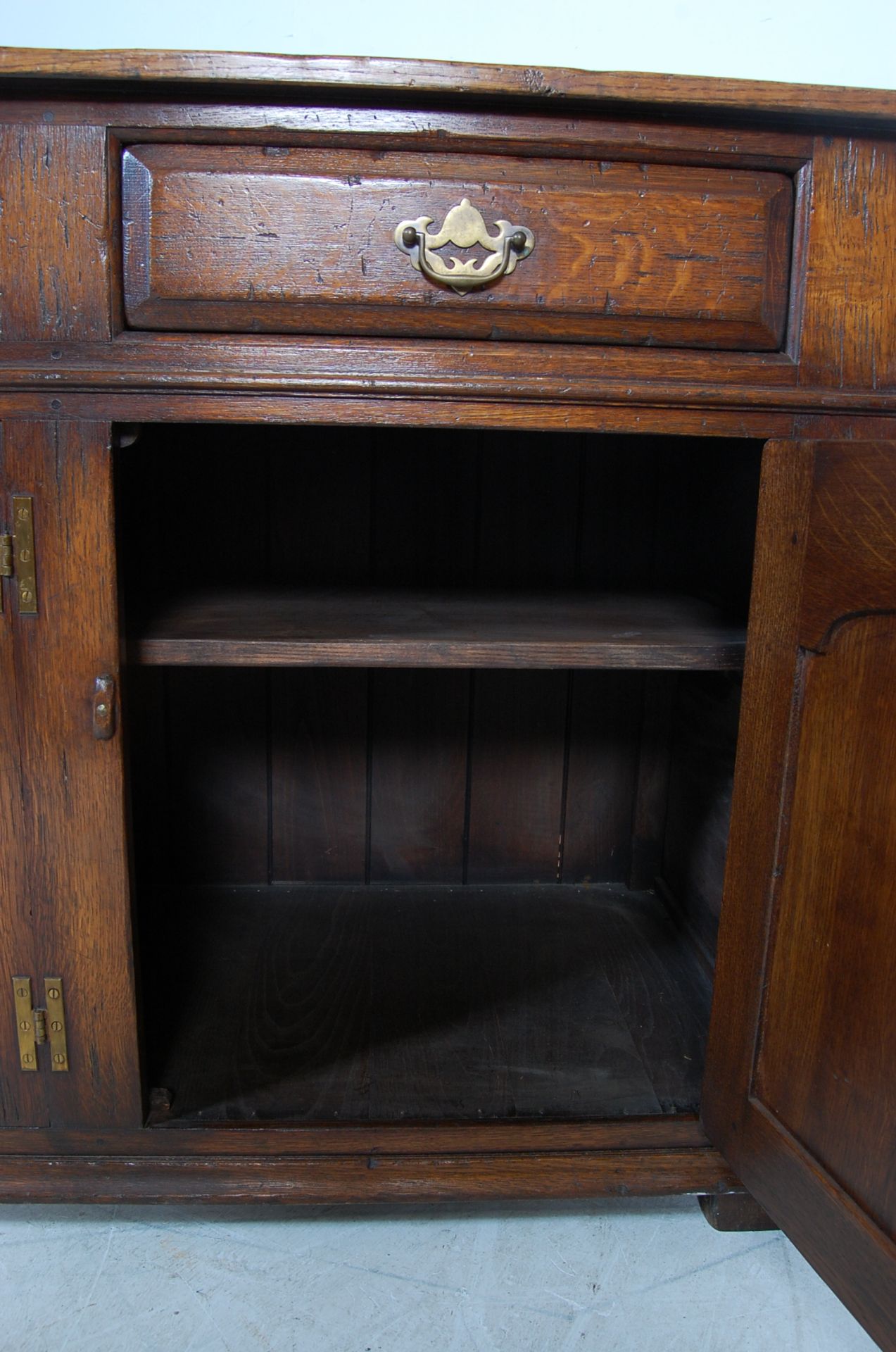 TITCHMARSH & GOODWIN LARGE OAK SIDEBOARD DRESSER - Image 6 of 6