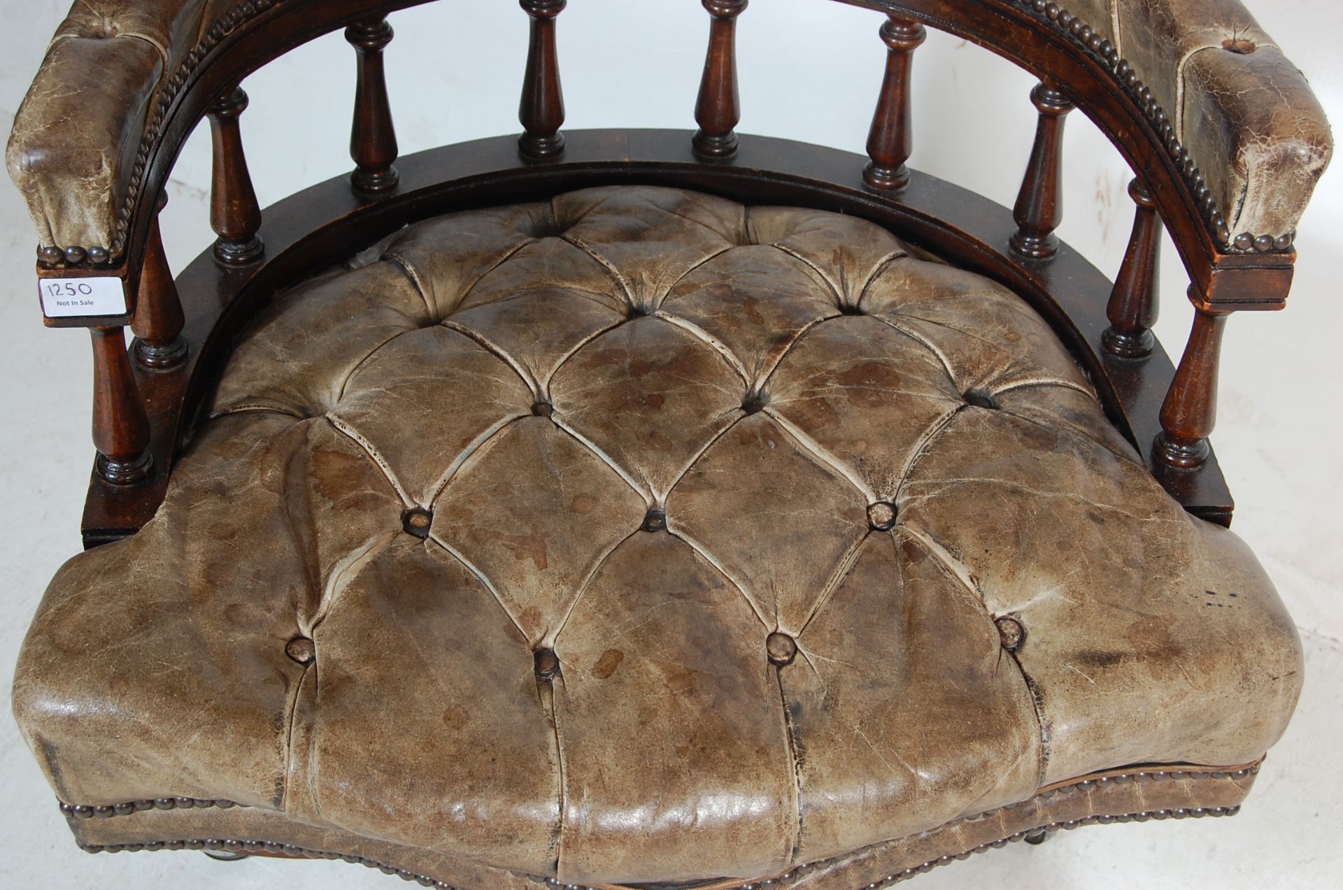 20TH CENTURY TAN LEATHER CHESTERFIELD - Image 4 of 6