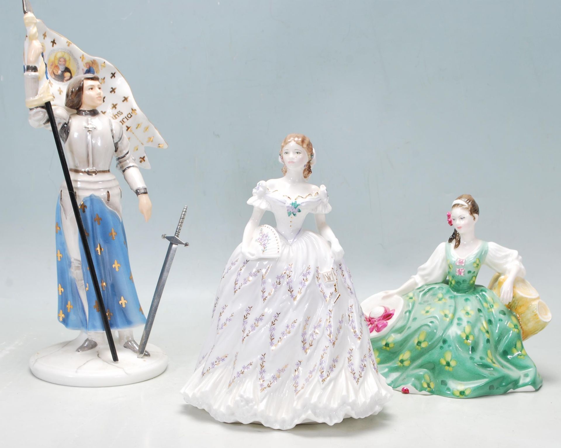 A THREE CERAMIC PORCELAIN LADY FIGURINES - ROYAL DOULTON - ROAYAL WORCESTER - COALPORT