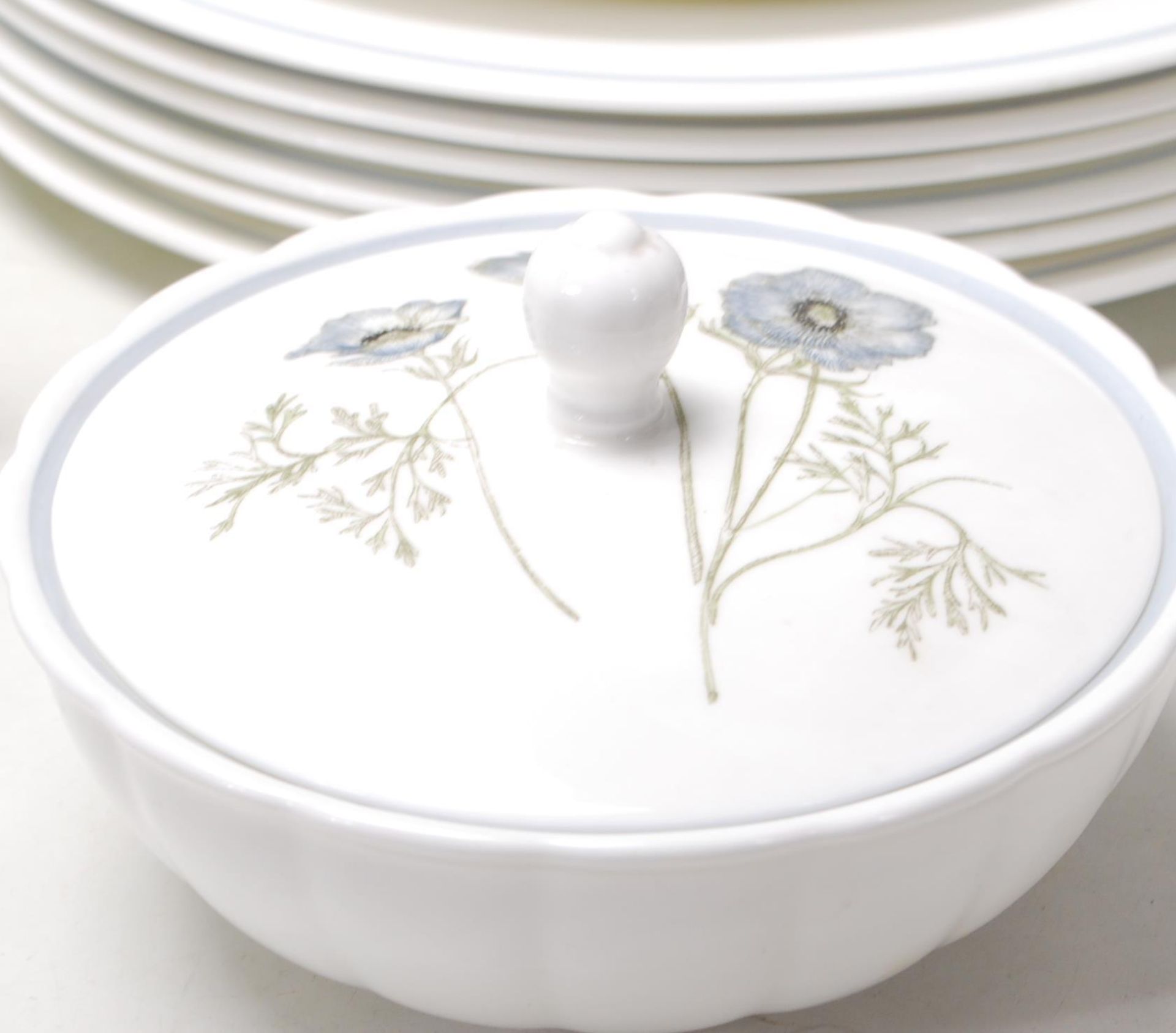 LARGE DINNER SERVICE BY WEDGWOOD - SUSIE COOPER DESIGN - Image 6 of 19