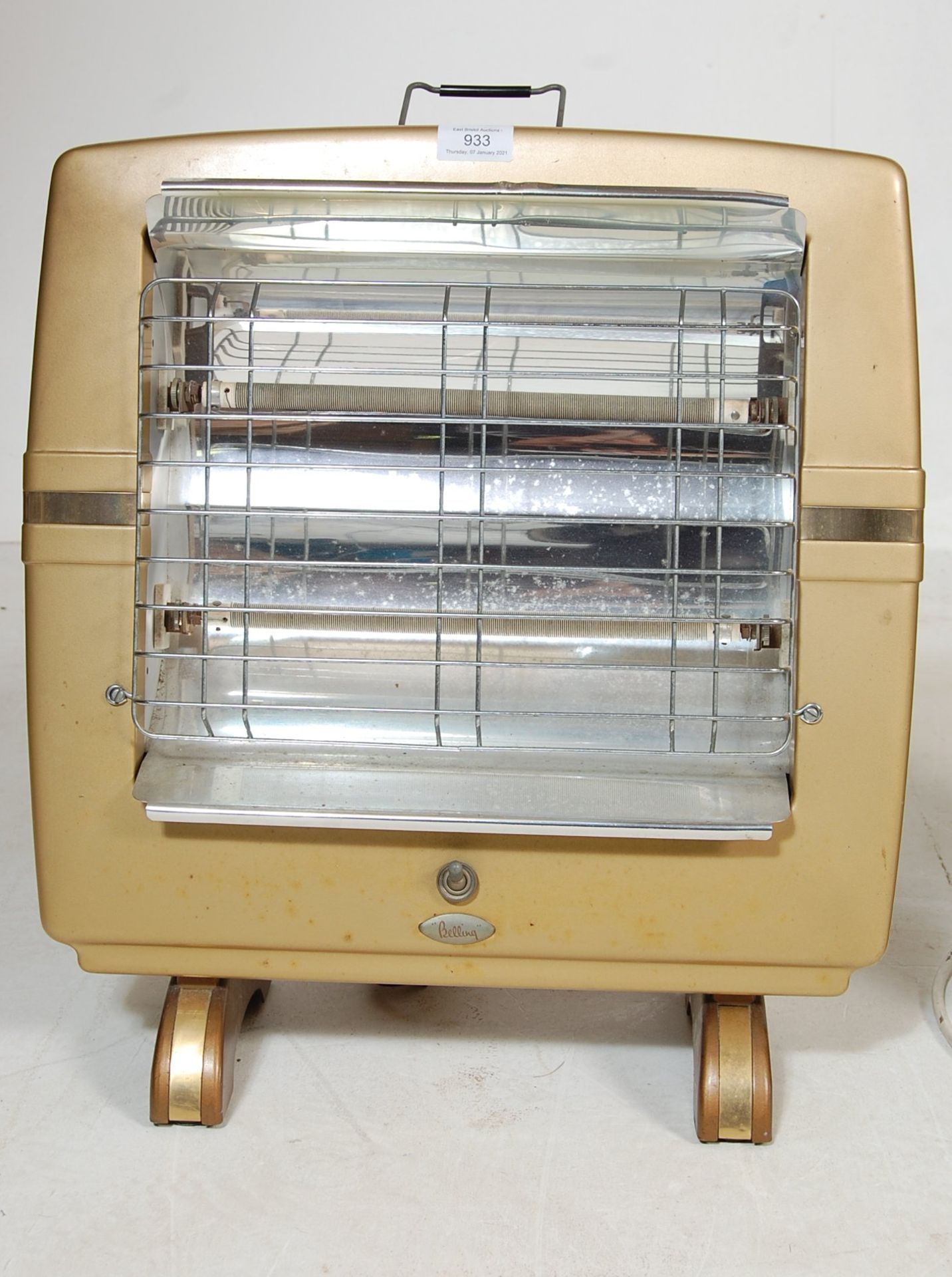 A GROUP OF TWO VINTAGE RETRO MID CENTURY HEATERS FINISHED IN ENAMELLED PAINT - Image 3 of 6