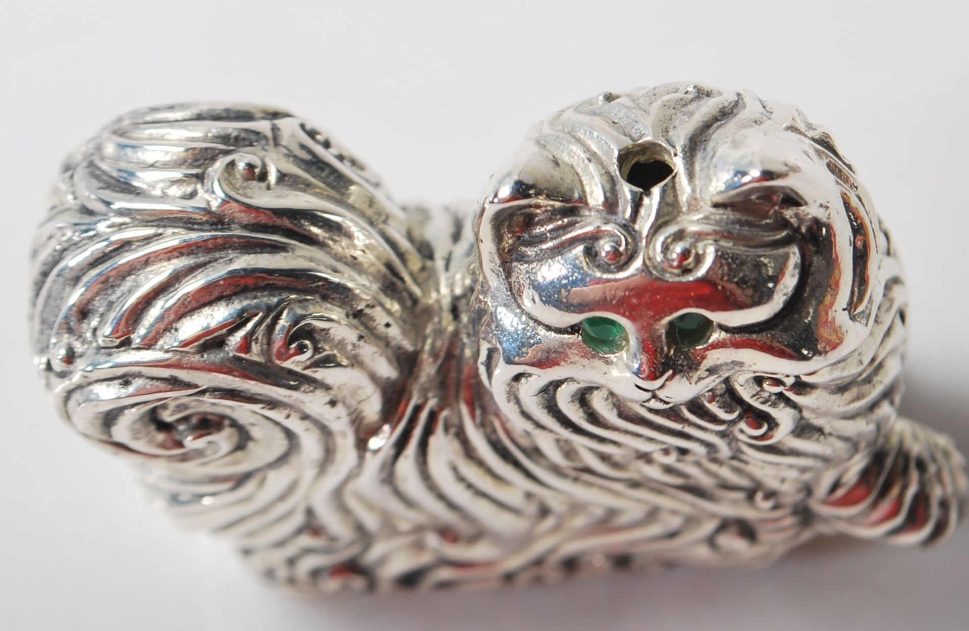 A PAIR OF SILVER PLATED CAT SALT AND PEPPER SHAKERS - Image 3 of 5