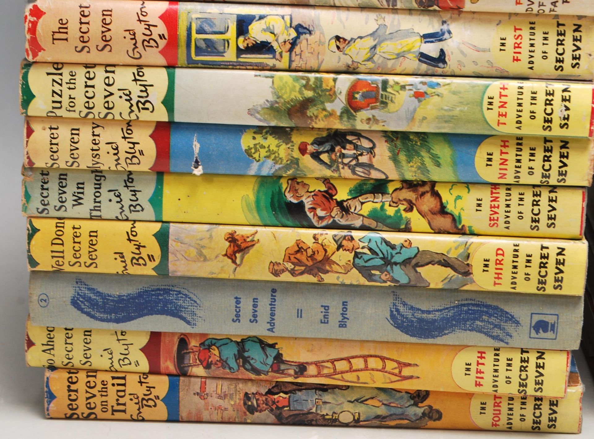 COLLECTION OF ENID BLYTON BOOKS & OTHERS - Image 2 of 8